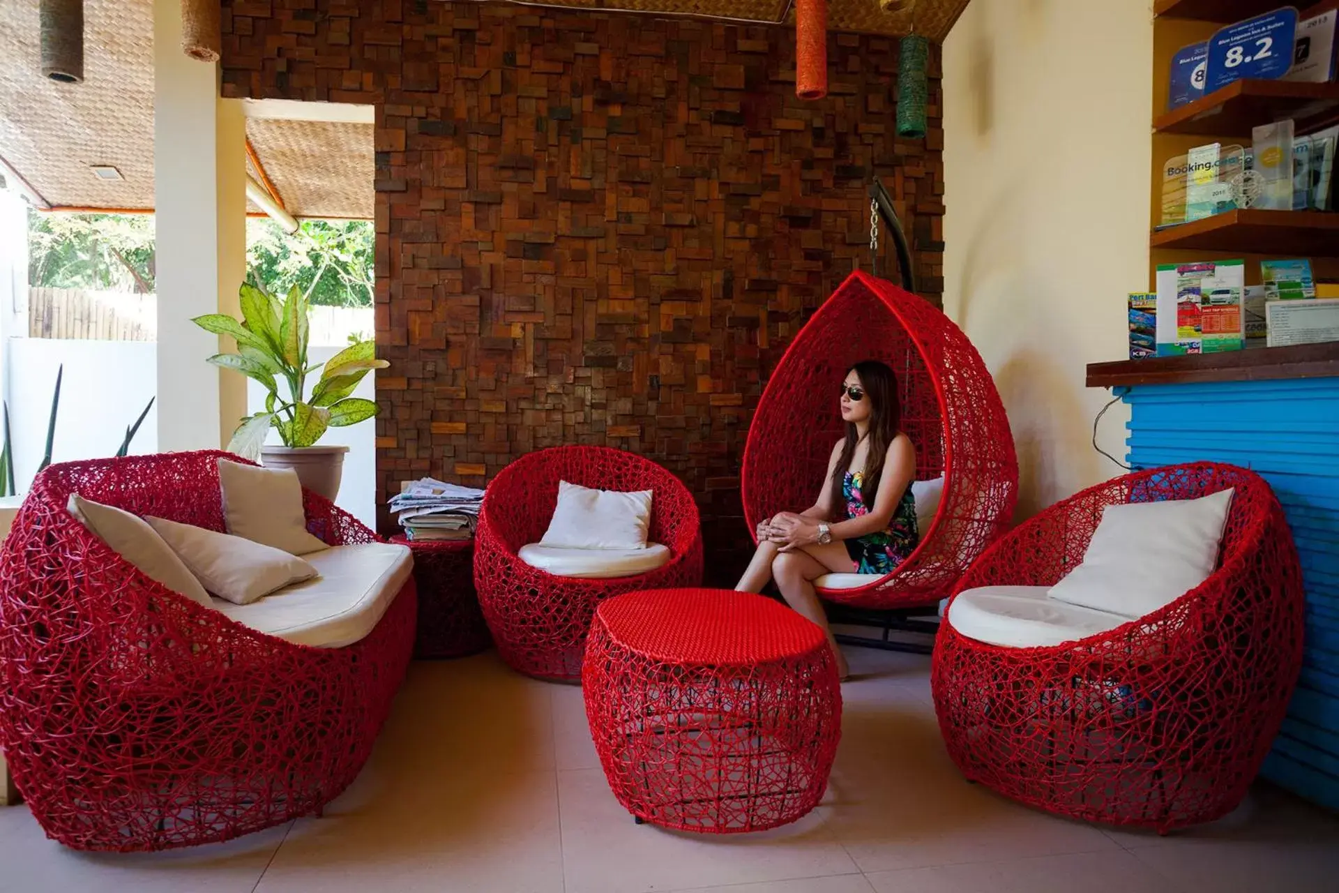 Lobby or reception, Lounge/Bar in Blue Lagoon Inn & Suites