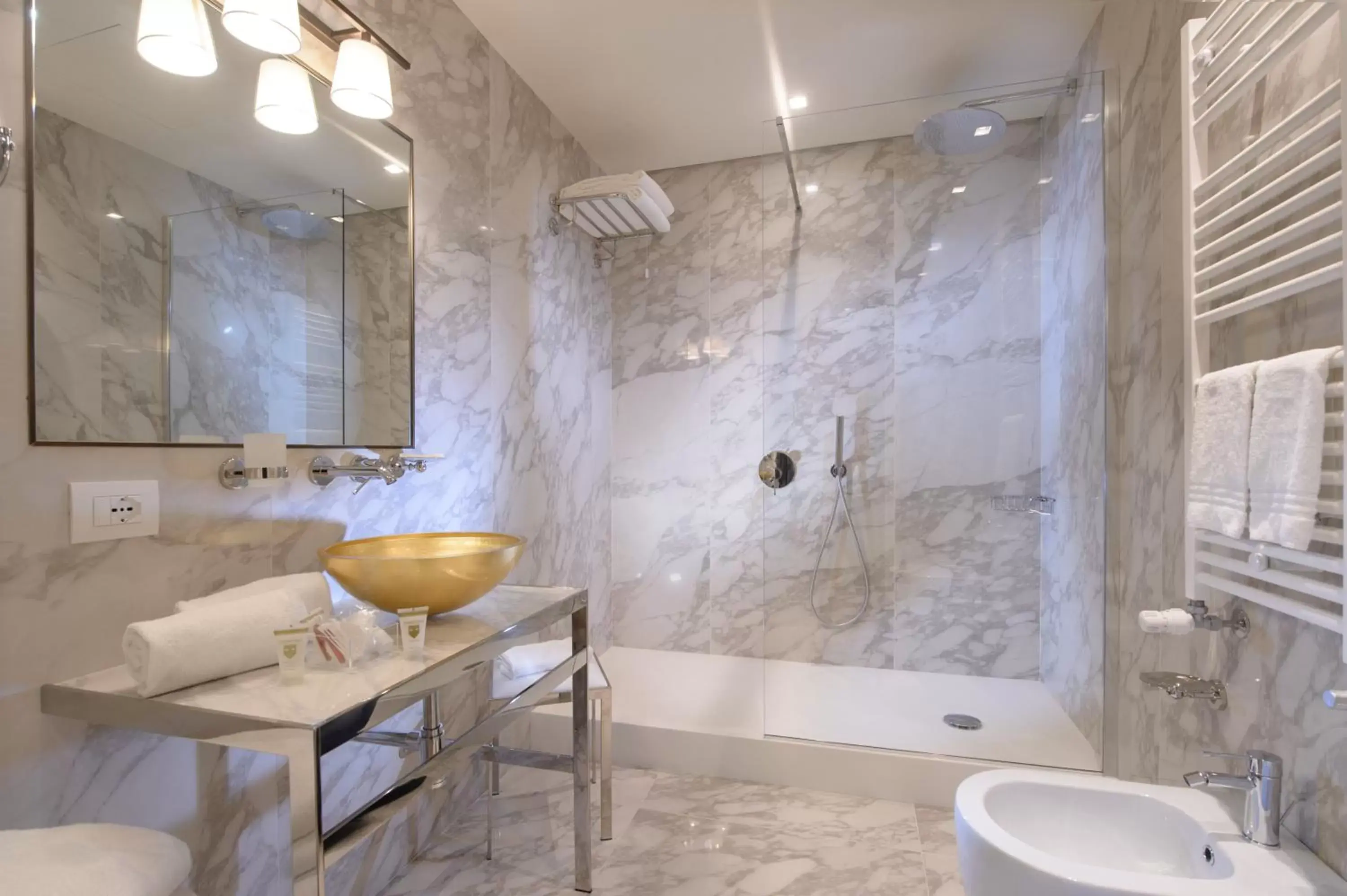 Shower, Bathroom in Palazzo Veneziano - Venice Collection