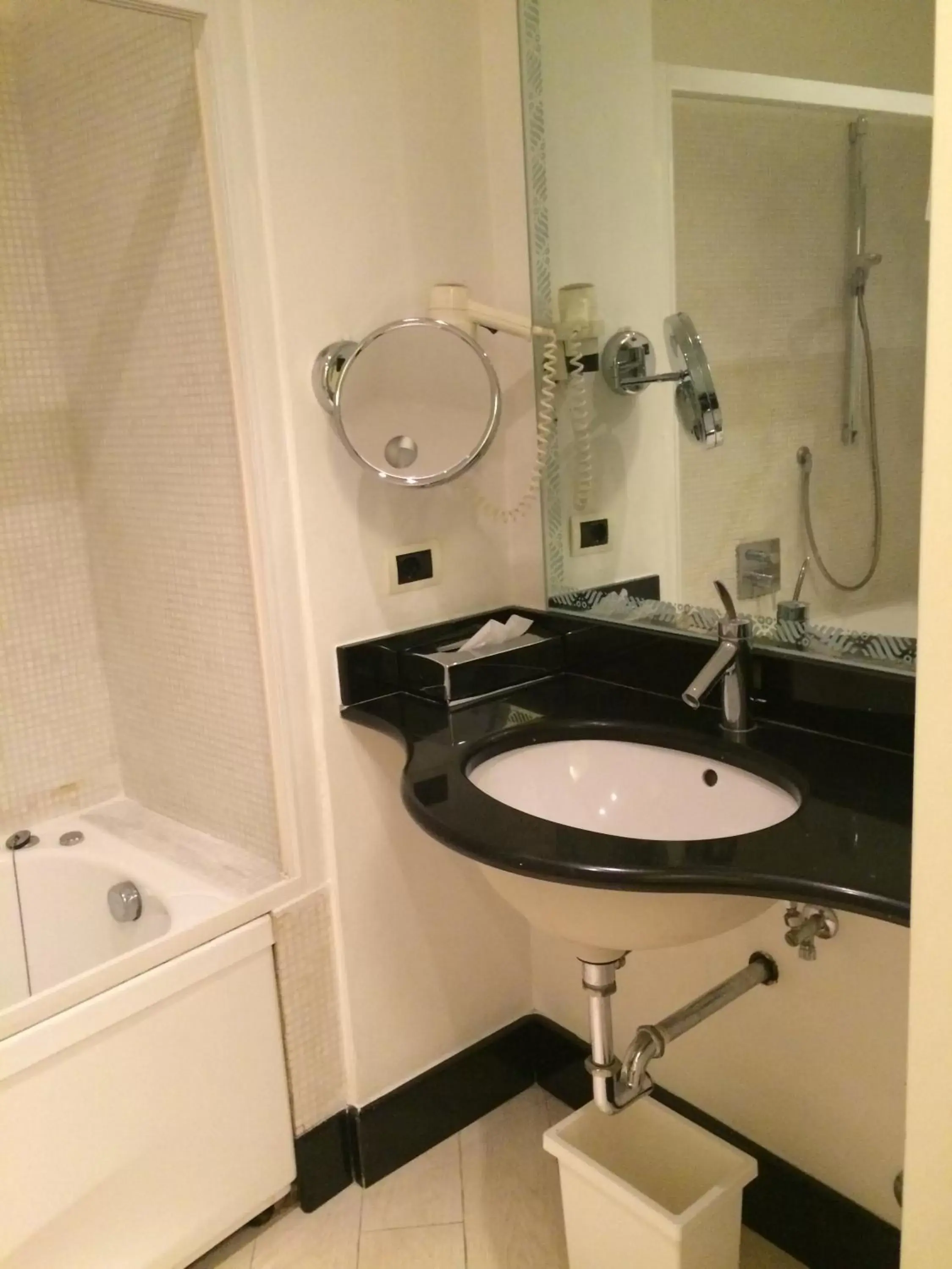 Bathroom in Hotel De Petris