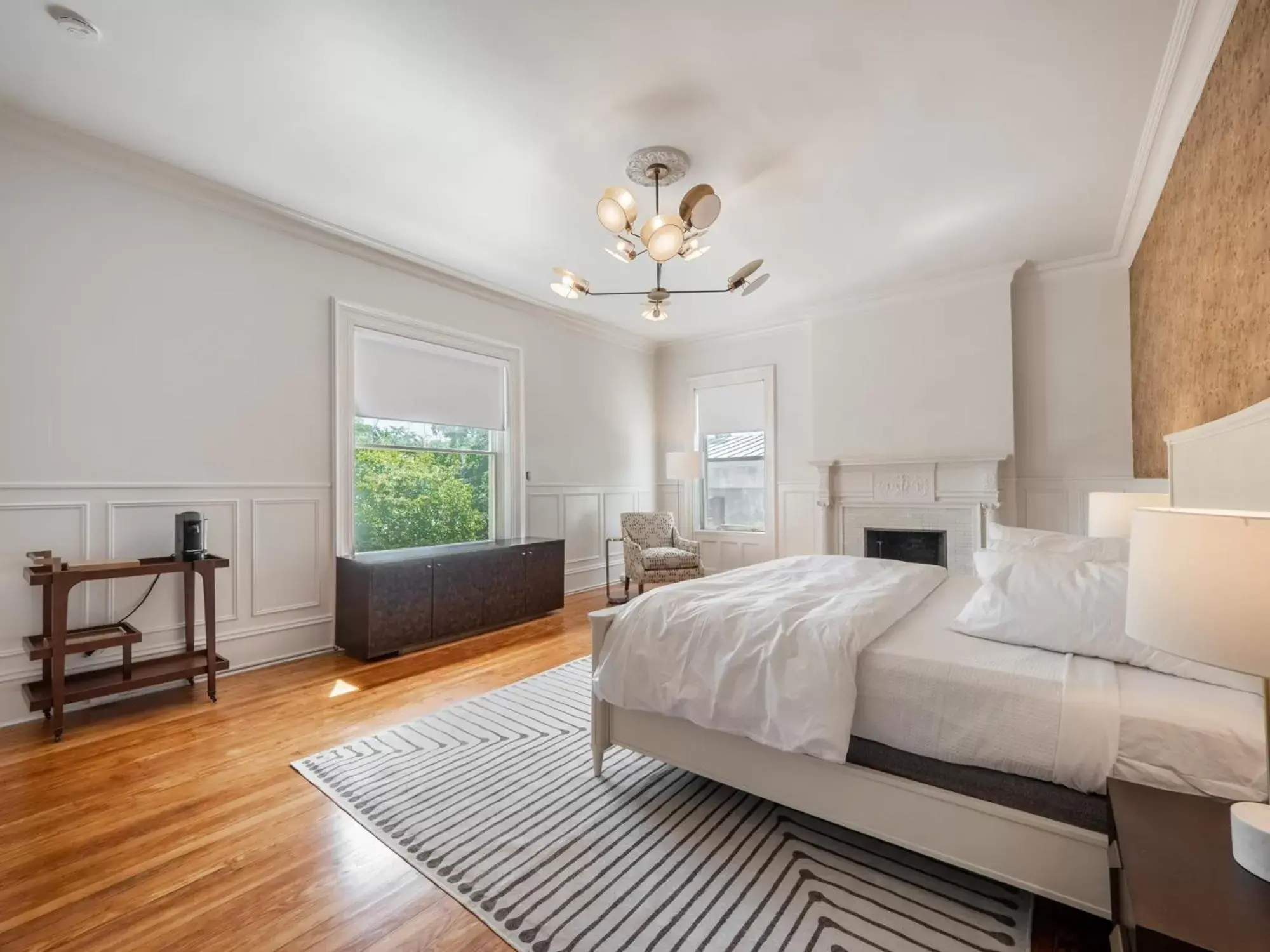 Deluxe King Room in Graystone Inn Deluxe King Room in Graystone Inn