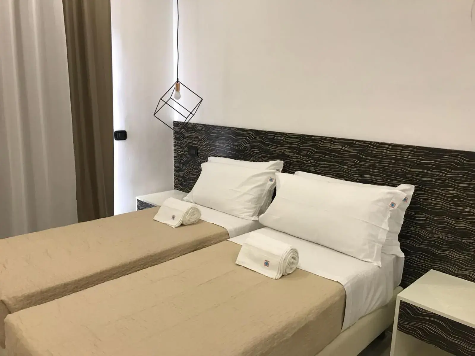 Bed in Albergo Milazzo INN - AiMori