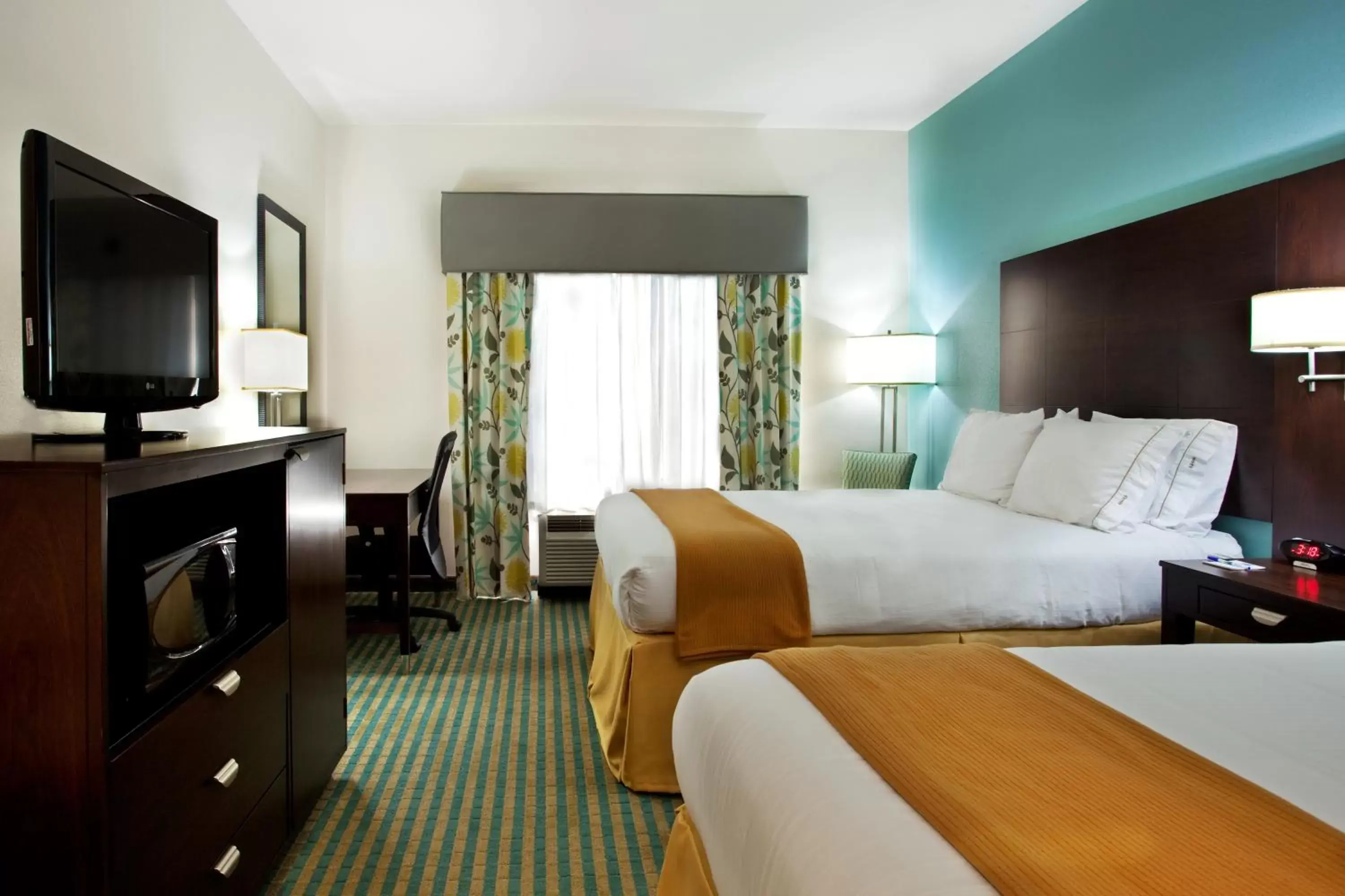 Bedroom, Bed in Holiday Inn Express Hotel & Suites Picayune, an IHG Hotel