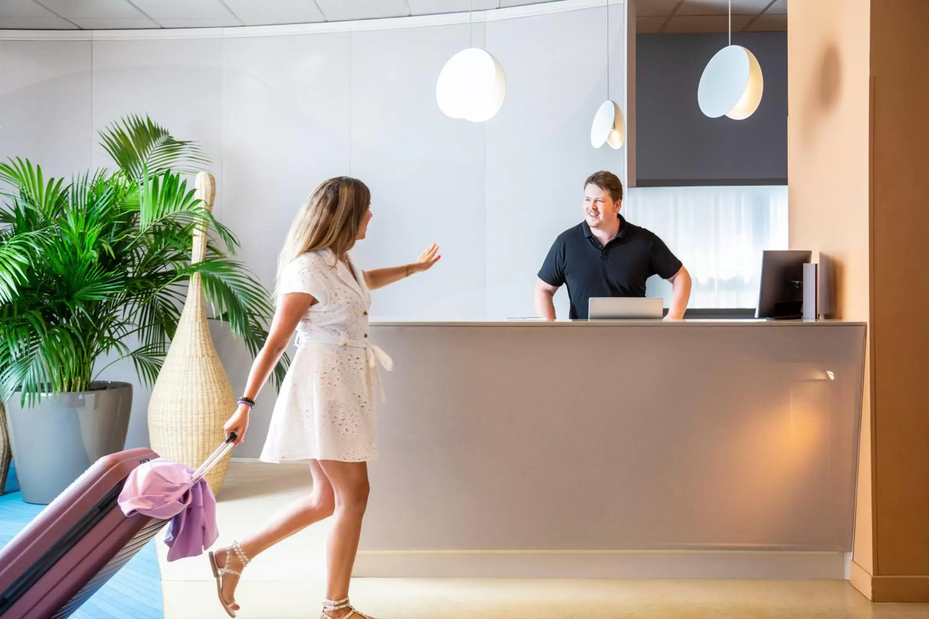Lobby or reception in ibis Styles Toulon Centre Port