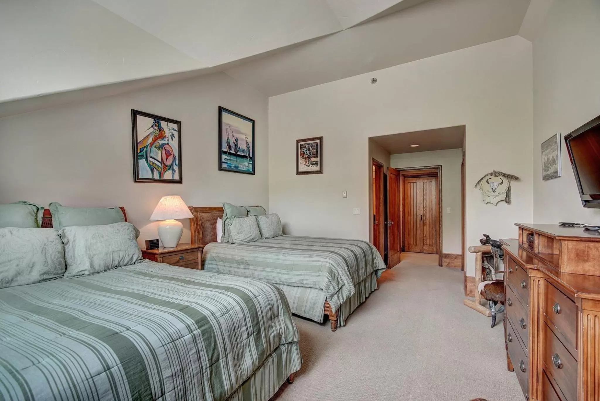 Photo of the whole room, Bed in The Pines Lodge, a RockResort