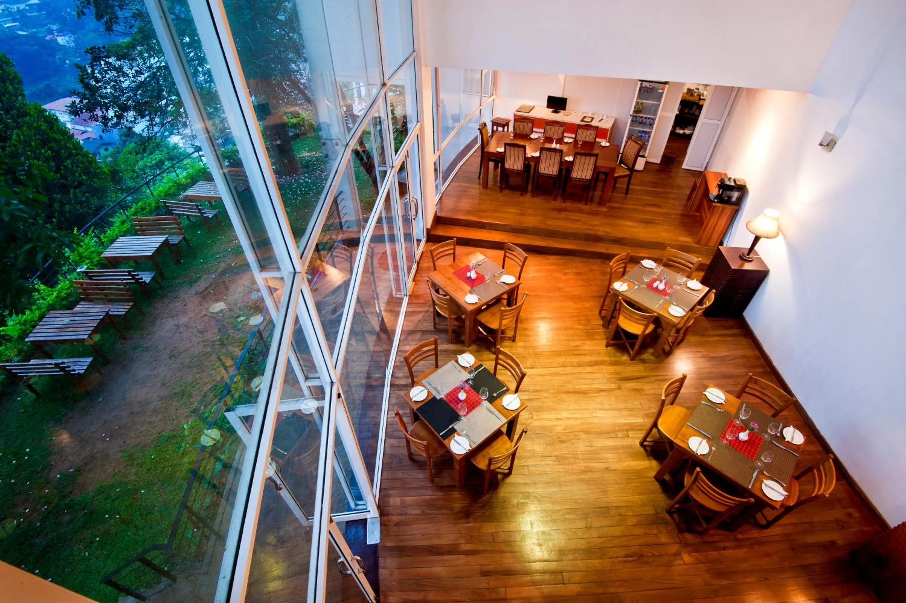 Restaurant/places to eat in Hotel See Kandy