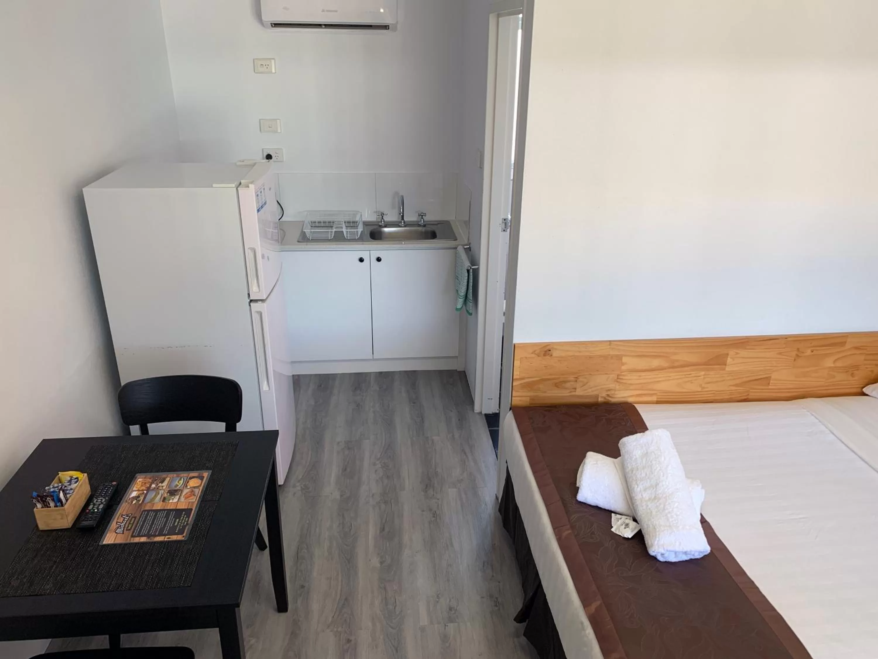 TV and multimedia, Bed in Baths Motel Moree