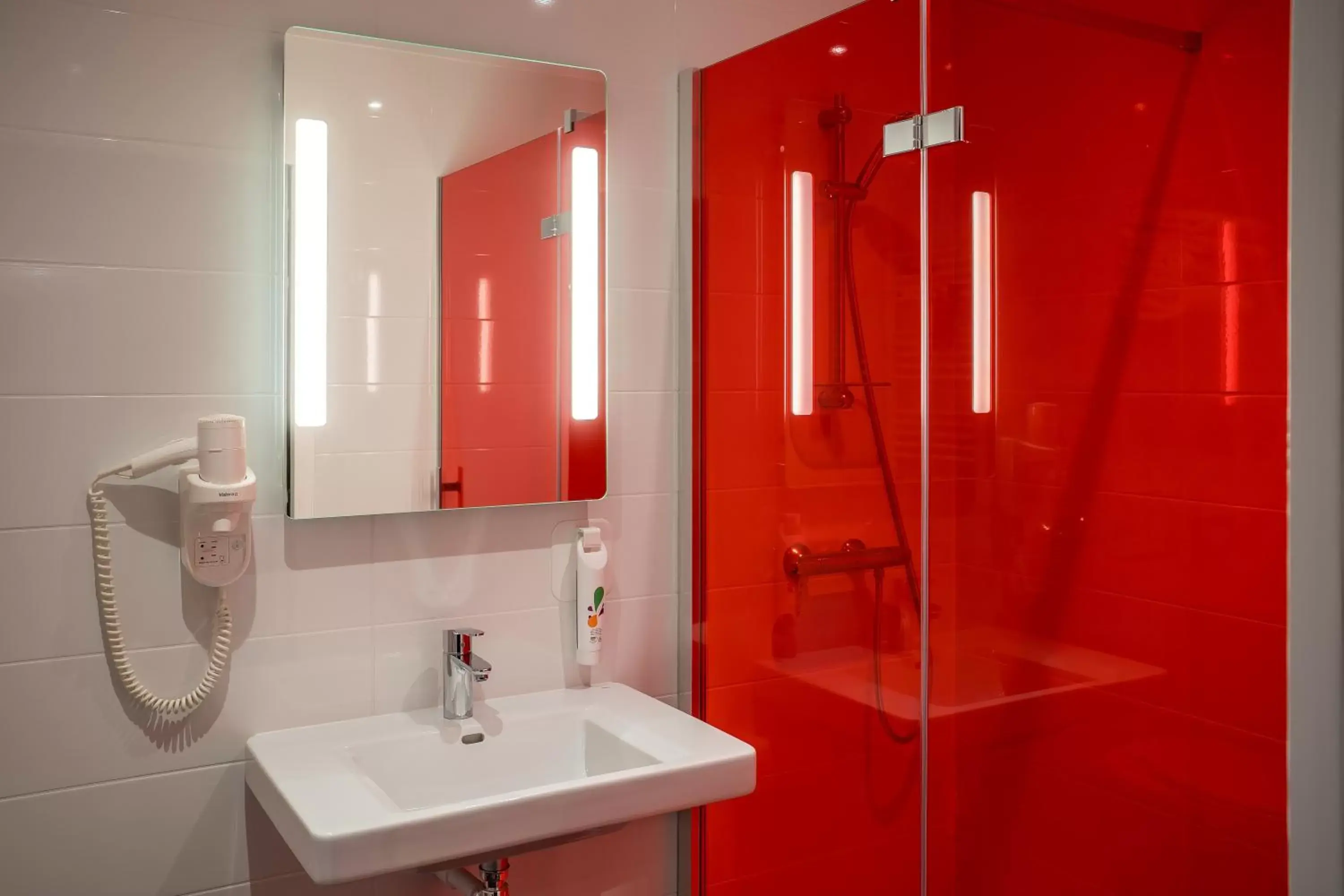 Bathroom in ibis Styles Saumur Gare Centre