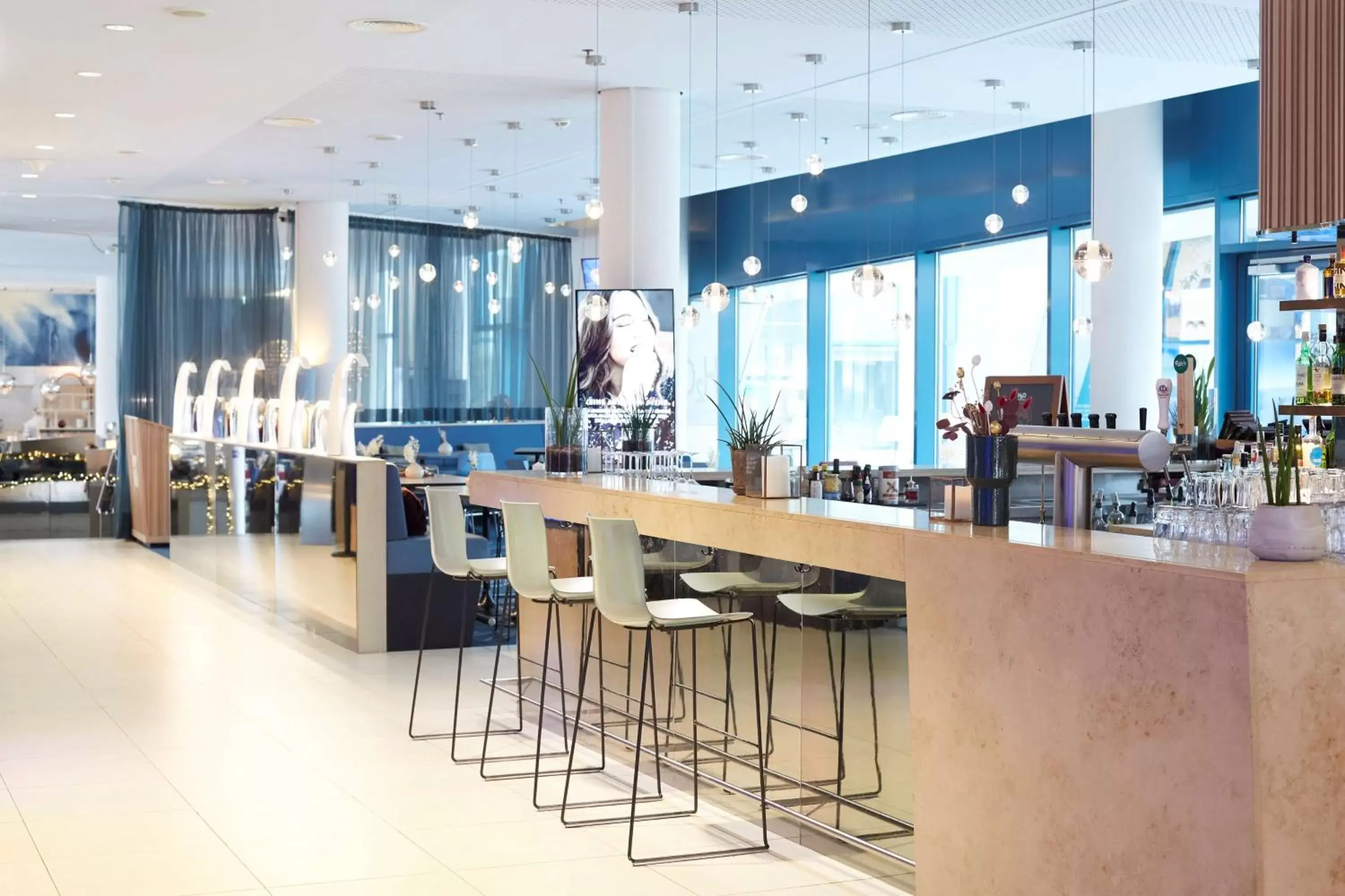 Lounge or bar, Restaurant/Places to Eat in Scandic Hamburg Emporio