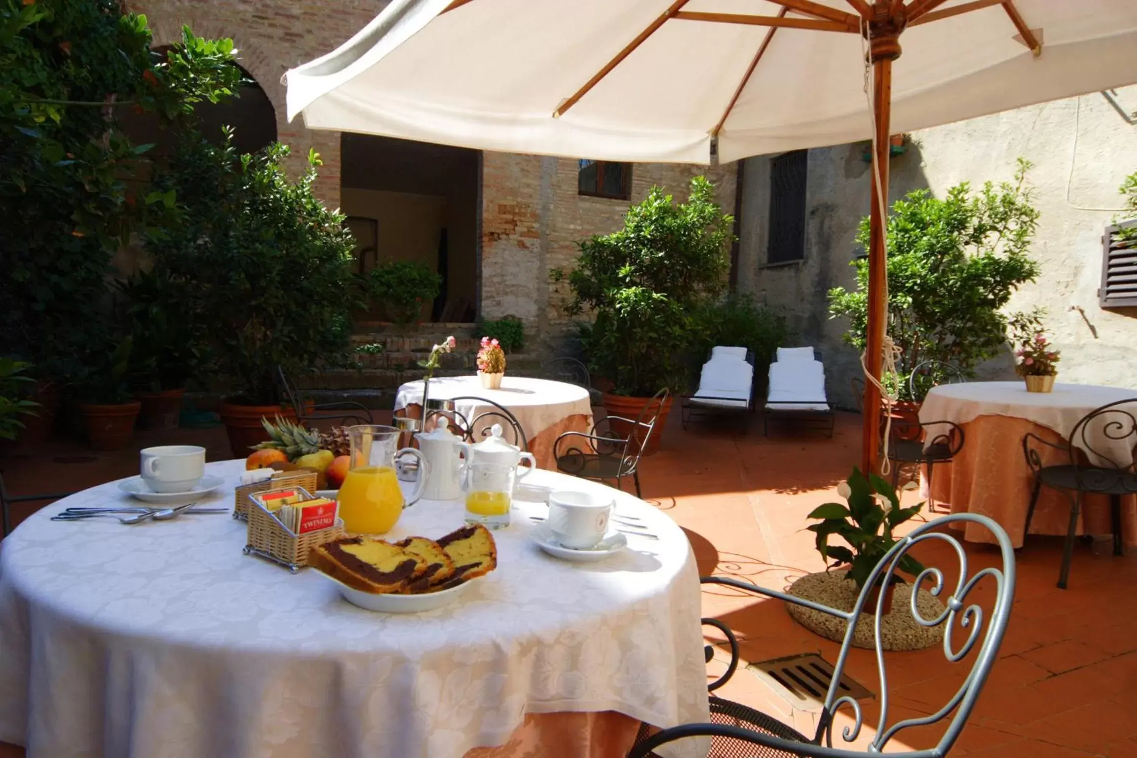 Balcony/Terrace, Restaurant/Places to Eat in Hotel L'Antico Pozzo