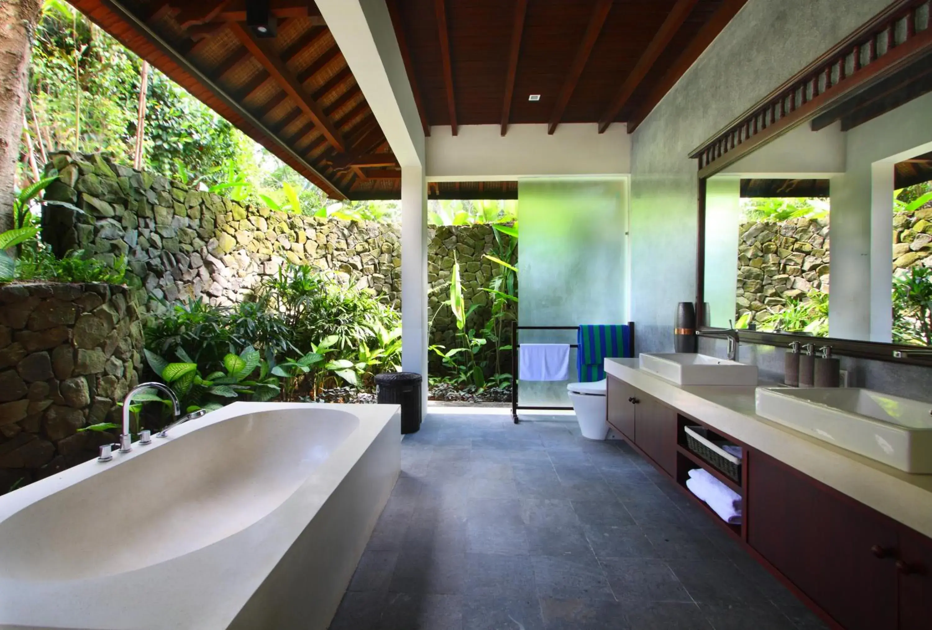 Shower, Kitchen/Kitchenette in BeingSattvaa Luxury Ubud - CHSE Certified