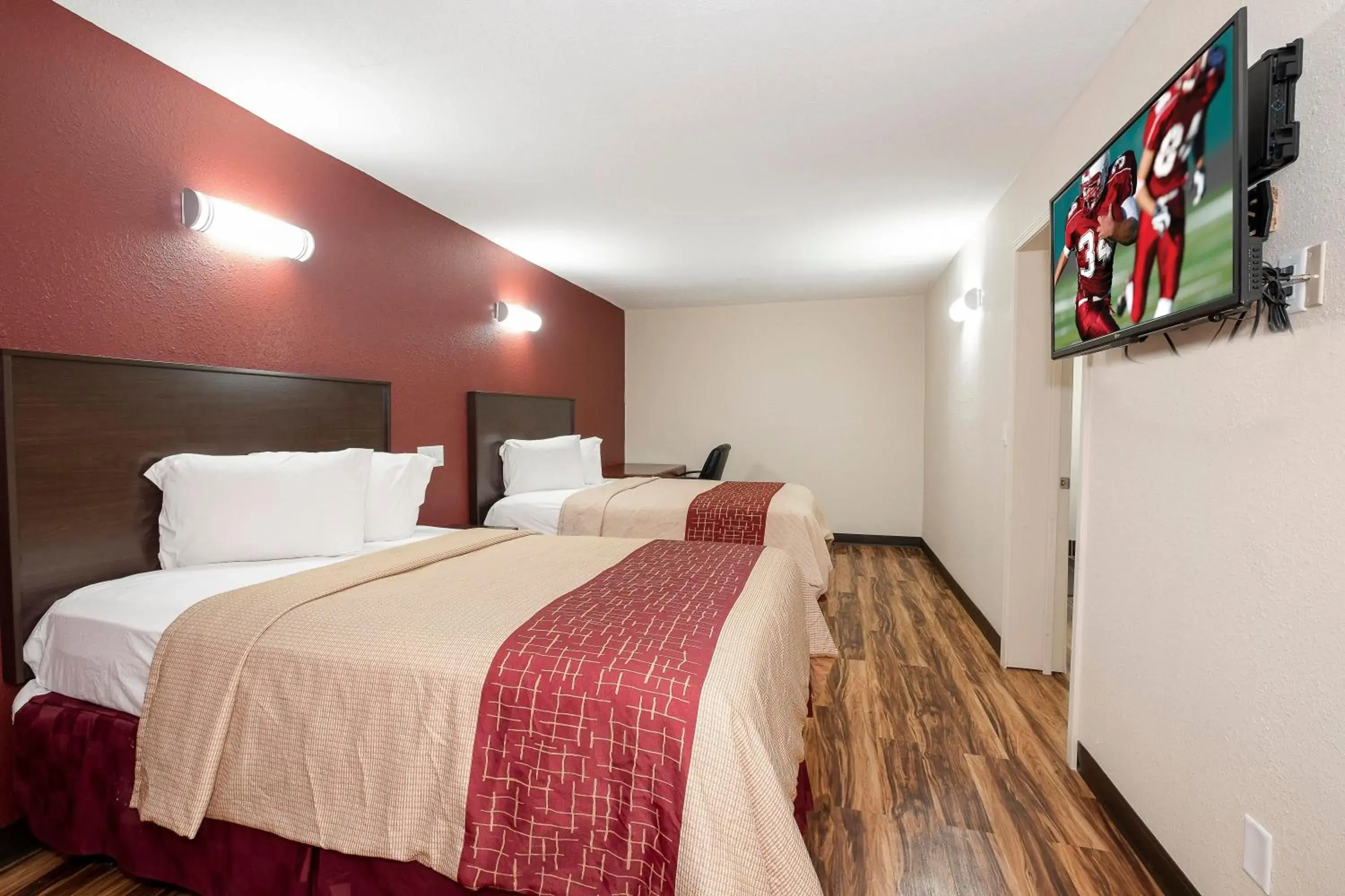 Photo of the whole room, Bed in Red Roof Inn Starkville - University Photo of the whole room, Bed in Red Roof Inn Starkville - University