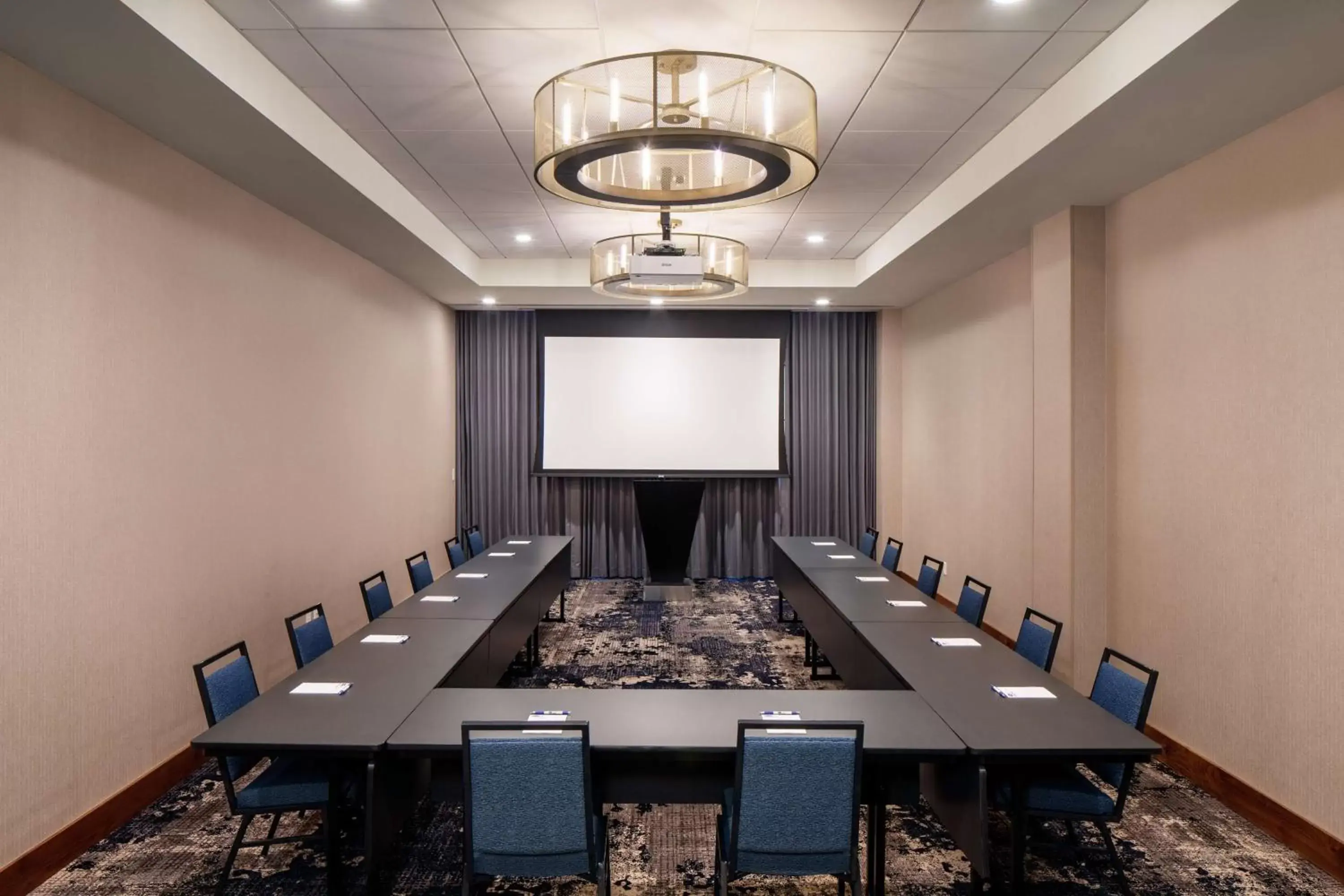 Meeting/conference room in Hampton Inn Boston Seaport District