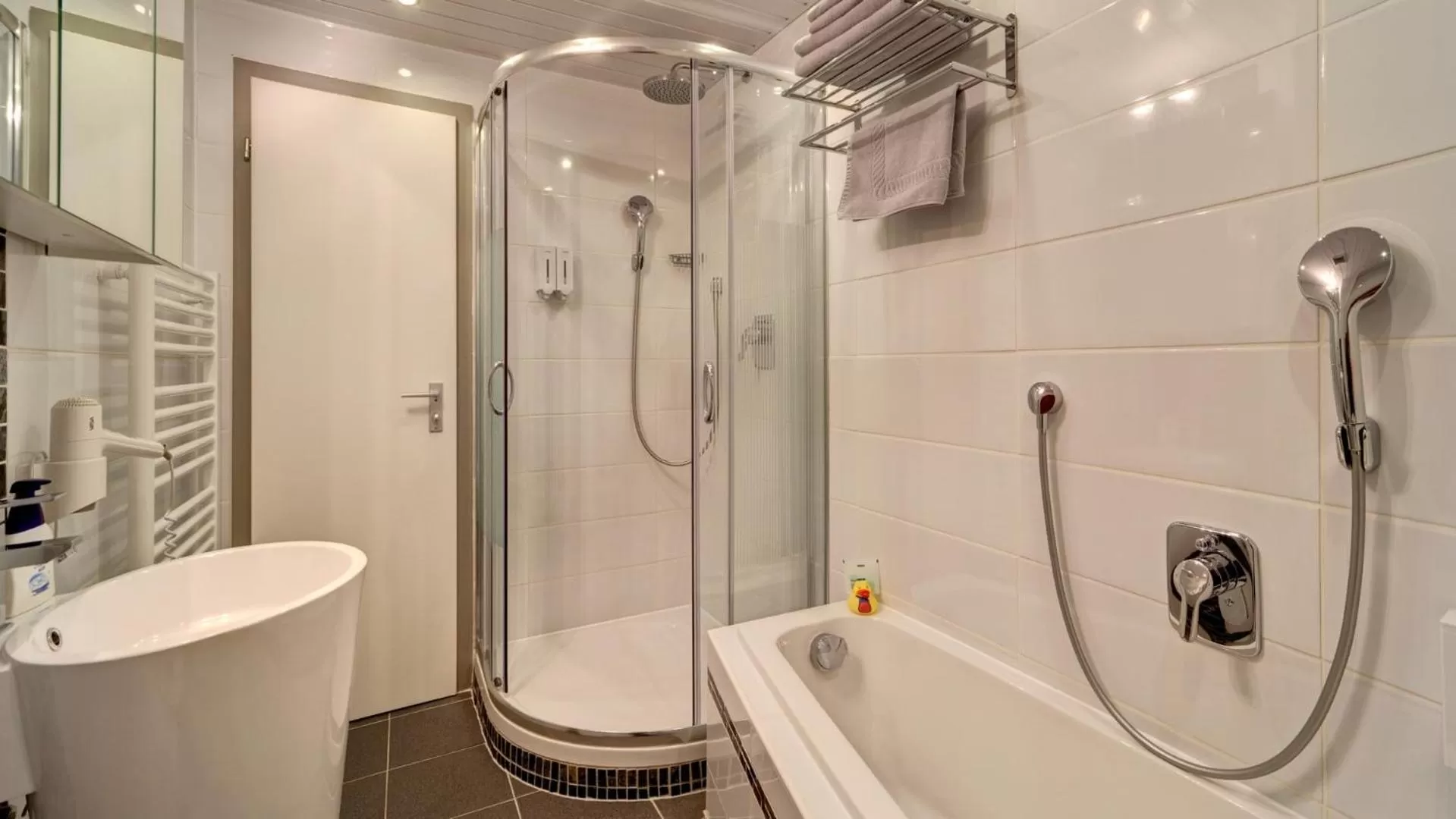 Shower in Suit' & Frühstück Zum Latschen - Adults Only