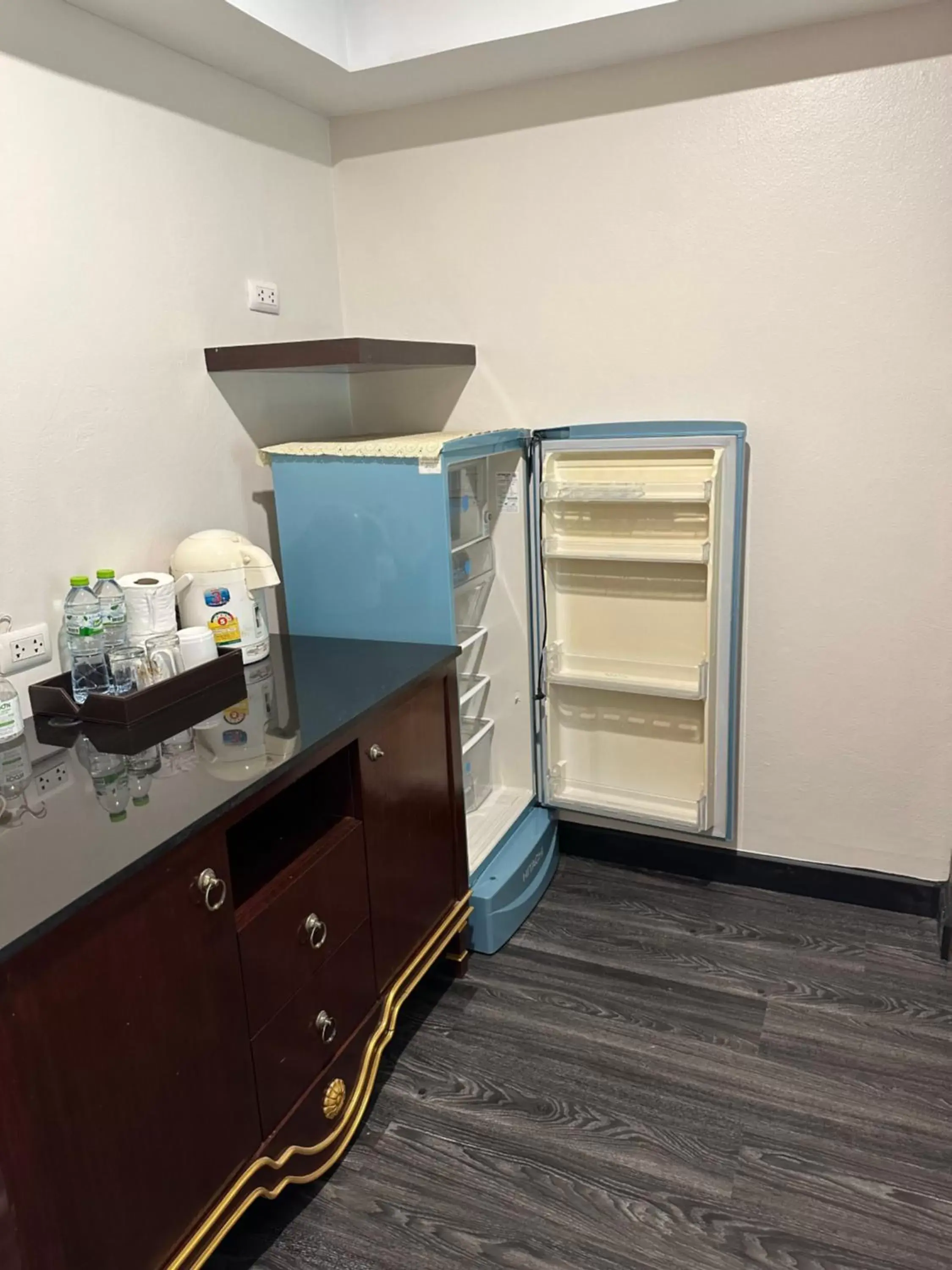 Kitchen/Kitchenette in Maleez Lodge