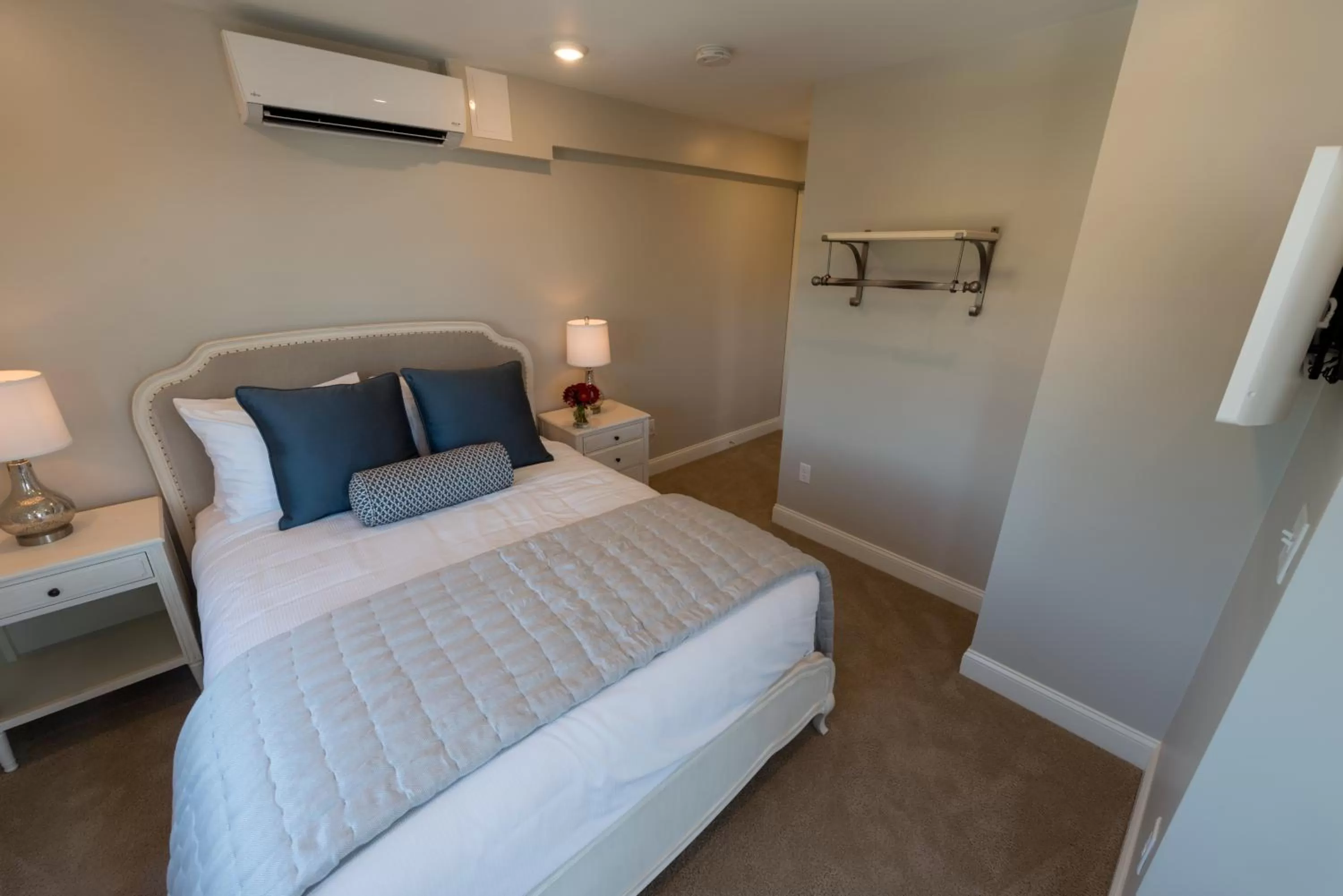 Bed in Serenity Inn Newport