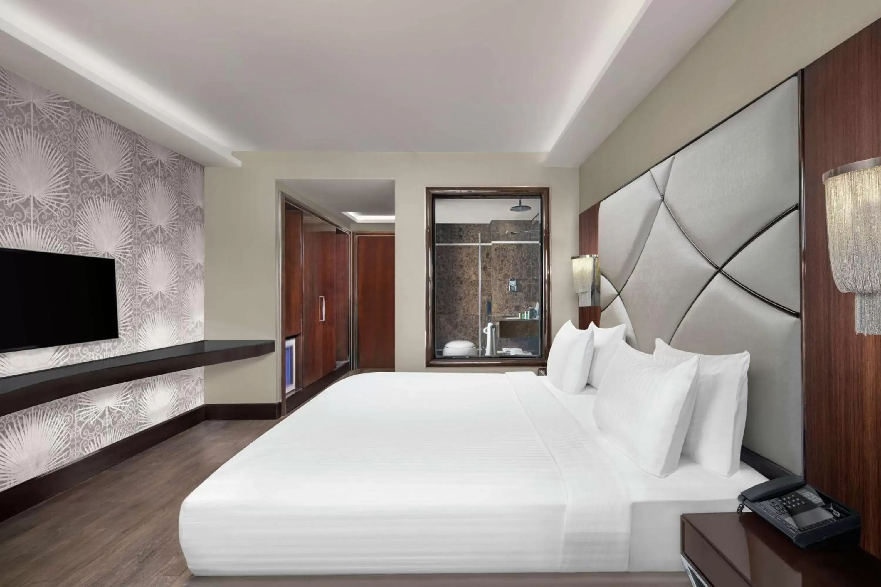 Bedroom, Bed in DoubleTree by Hilton Istanbul Esentepe
