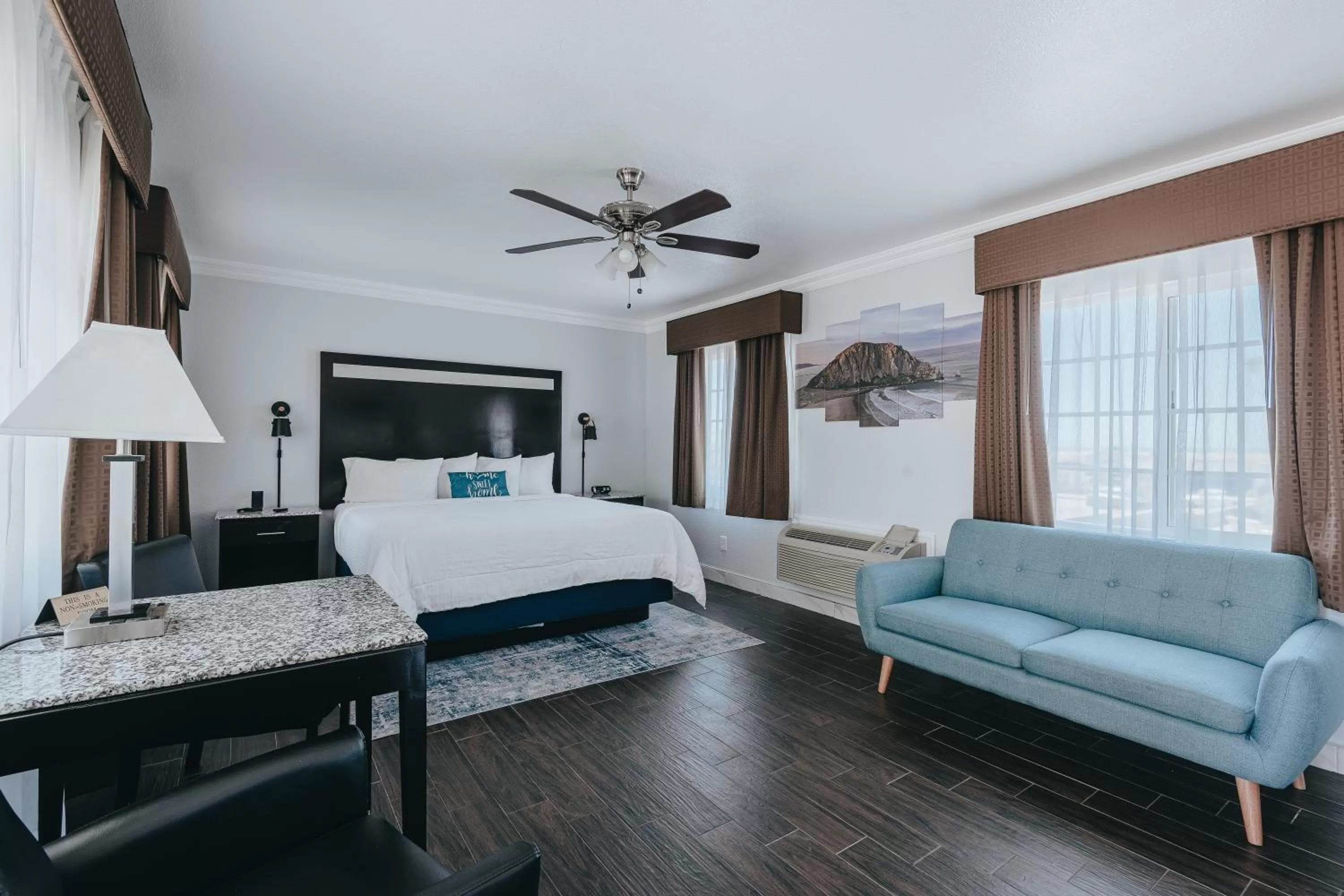 Photo of the whole room in Sea Air Inn & Suites - Downtown - Restaurant Row