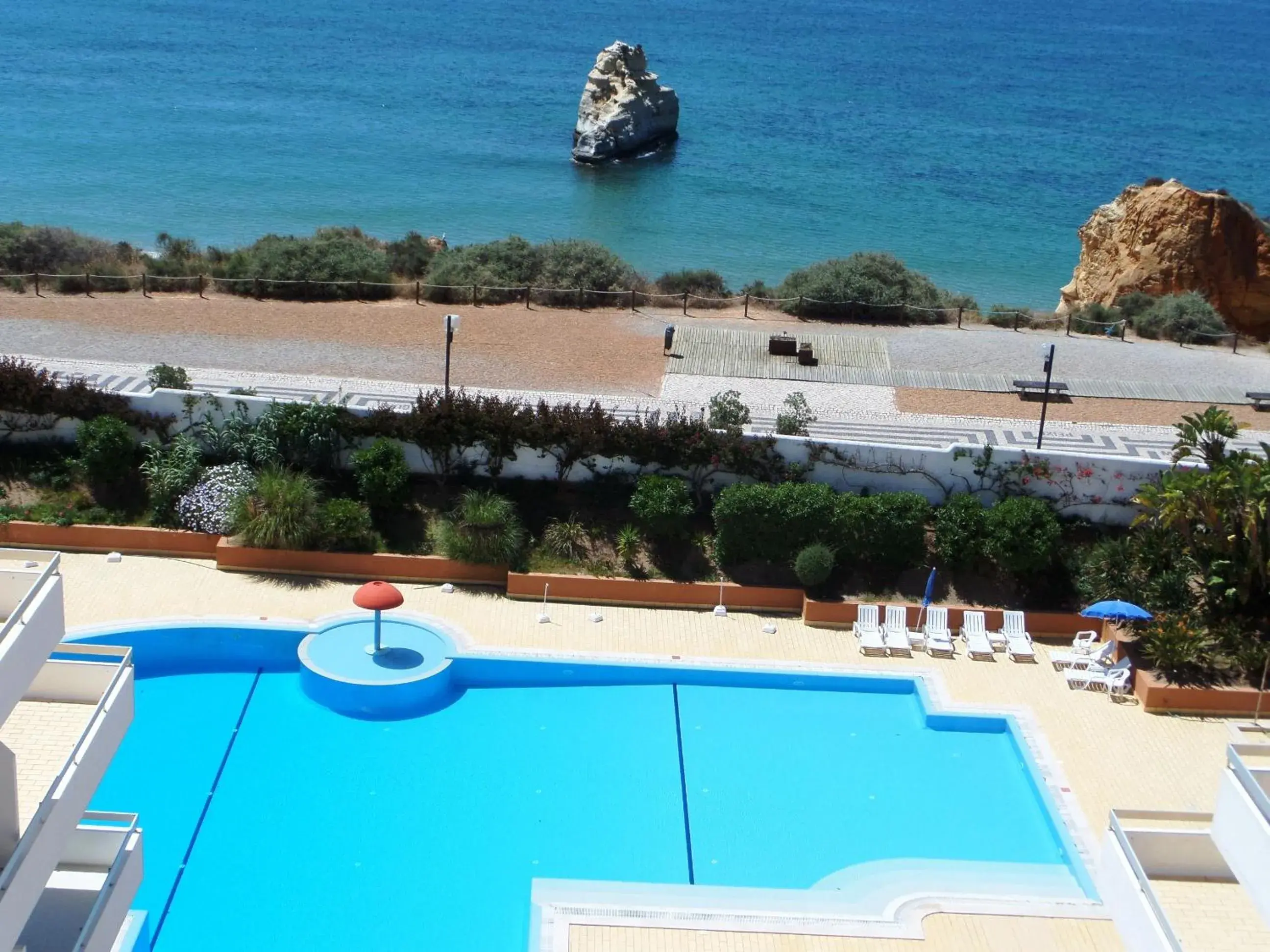 Beach, Pool View in Hotel Luar