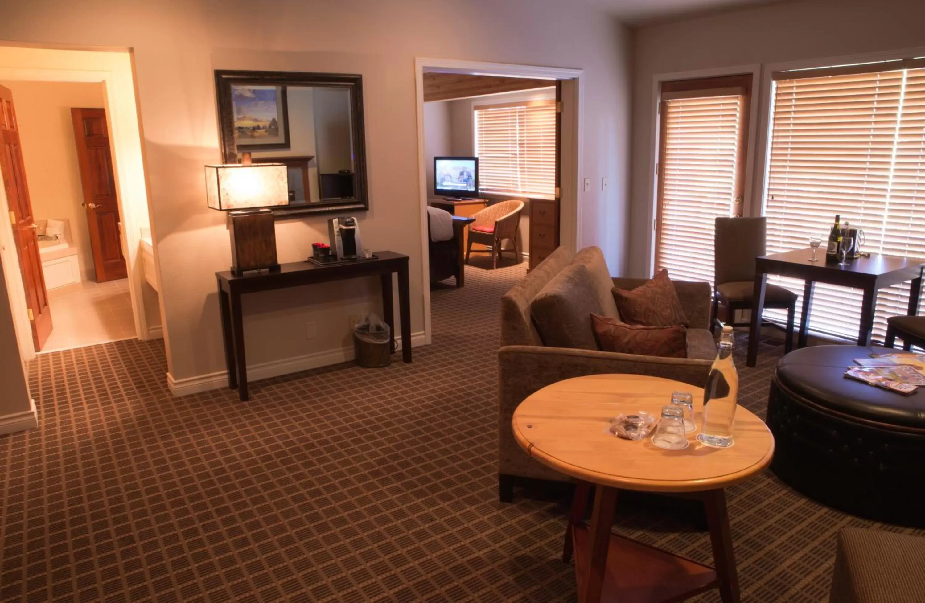 Living room, Seating Area in Pine Ridge Inn