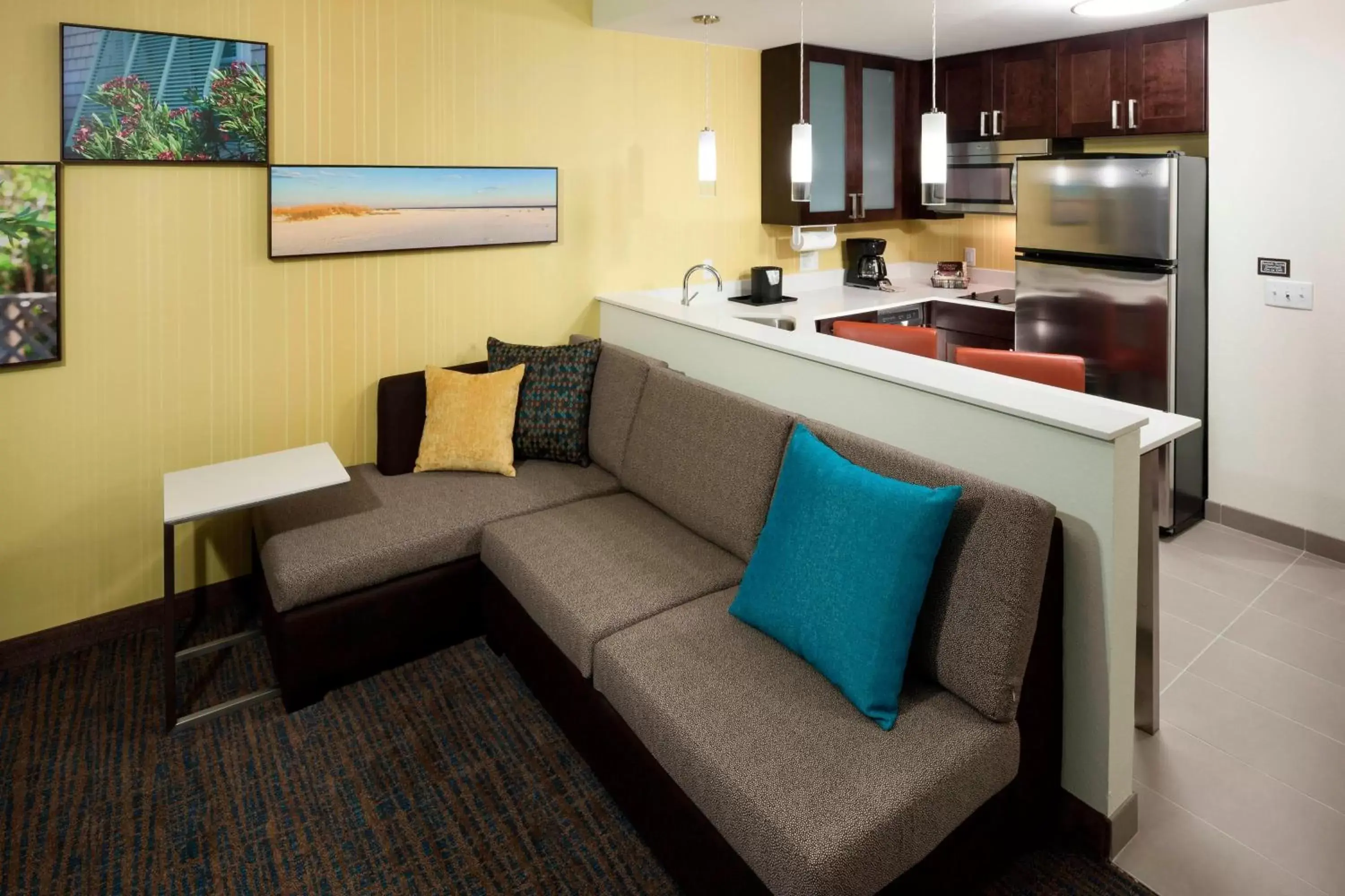 Kitchen or kitchenette, Seating Area in Residence Inn by Marriott Fort Lauderdale Airport & Cruise Port
