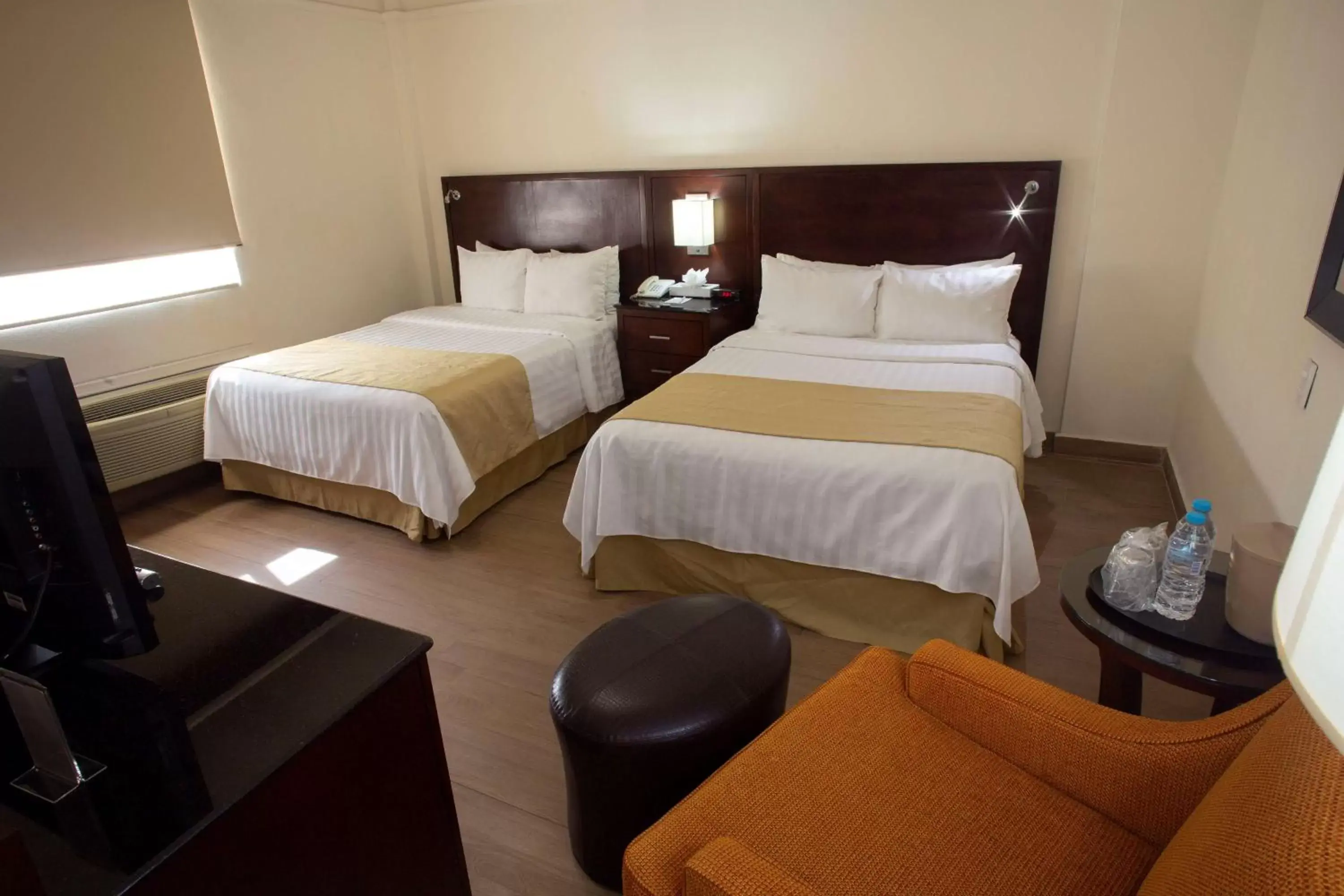 Photo of the whole room, Bed in Best Western Centro Monterrey