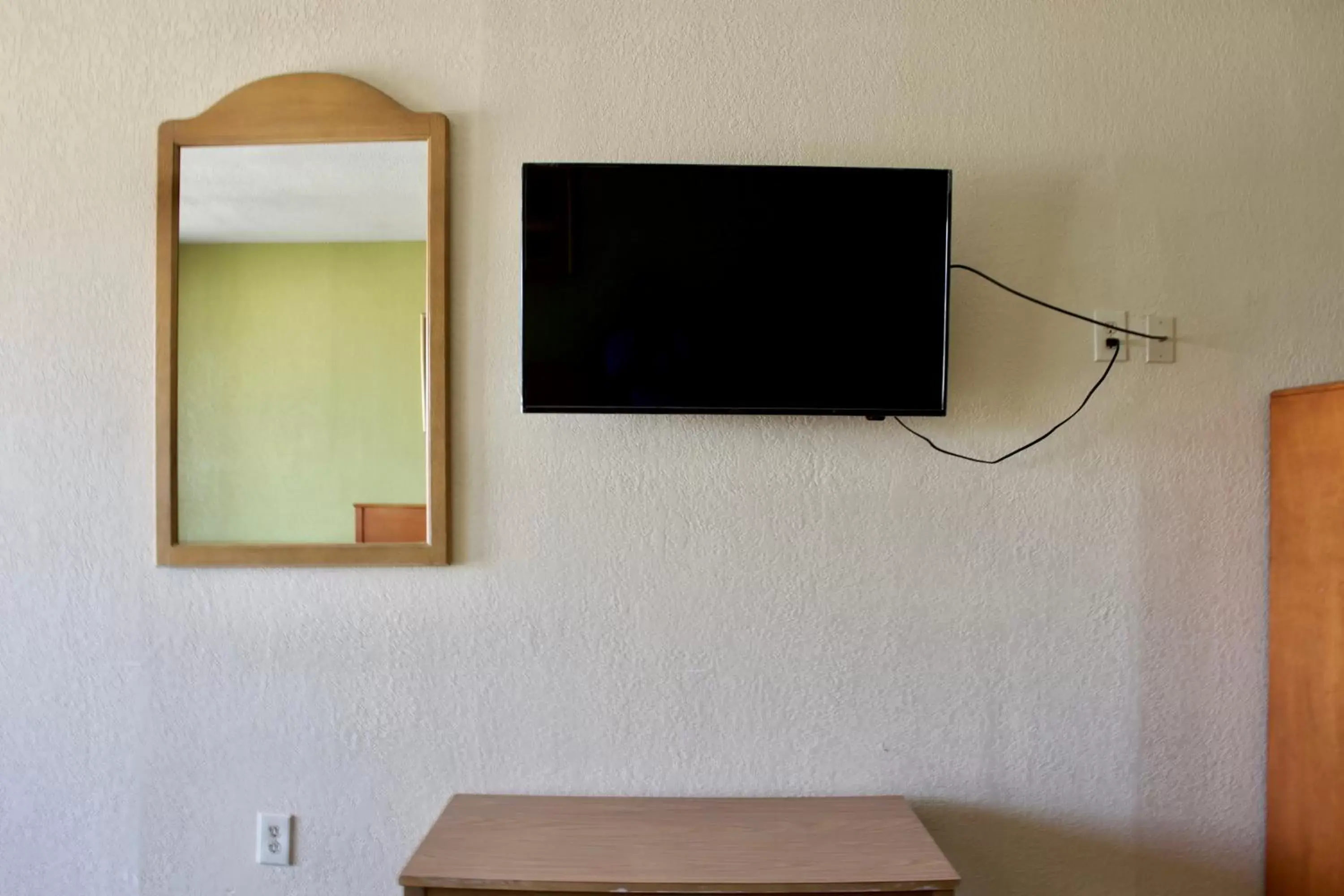 TV/Entertainment Center in Executive Inn of Arlington, Near AT&T Stadium