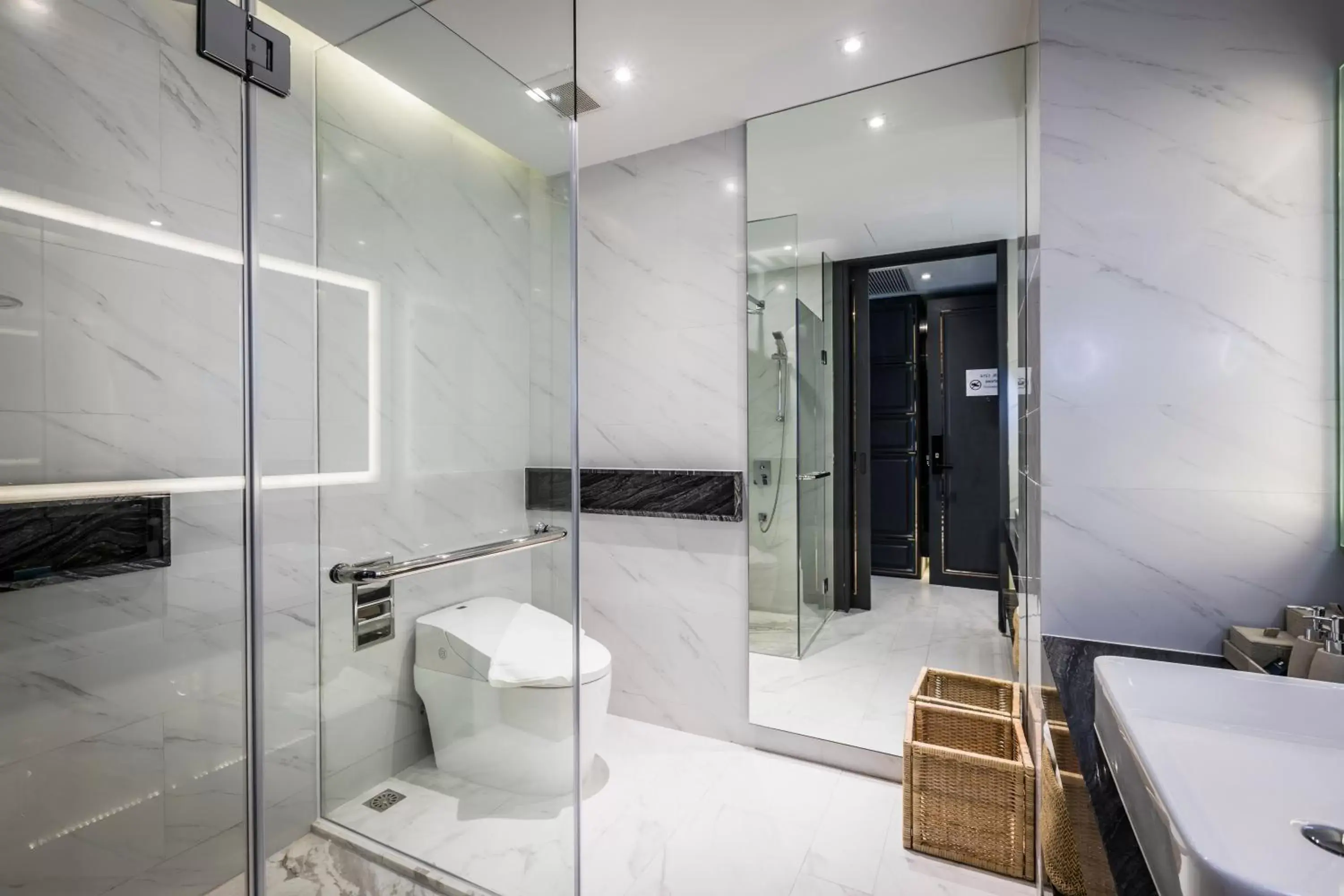 Deluxe Twin Room with Pool View - Non-Smoking in Wyndham Grand Nai Harn Beach Phuket Deluxe Twin Room with Pool View - Non-Smoking in Wyndham Grand Nai Harn Beach Phuket