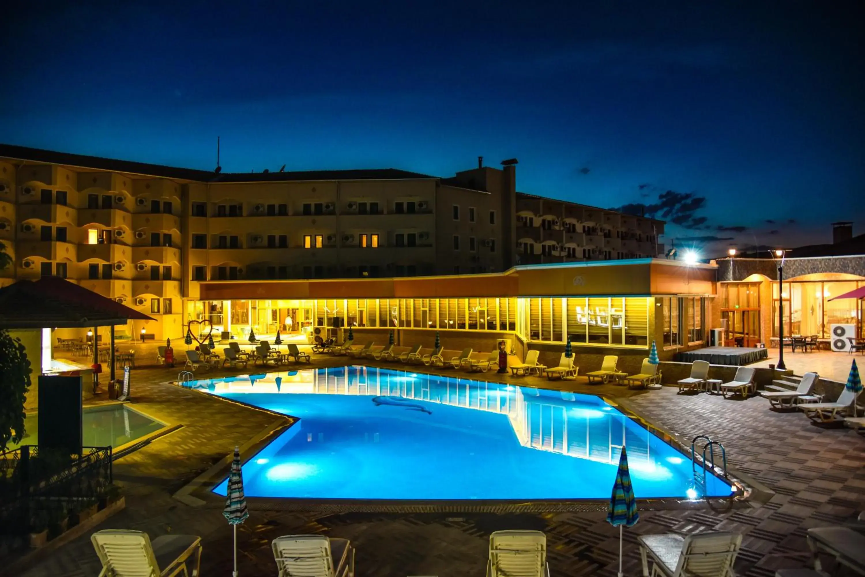 Pool view in SIGNATURE GARDEN AVANOS Hotel & SPA