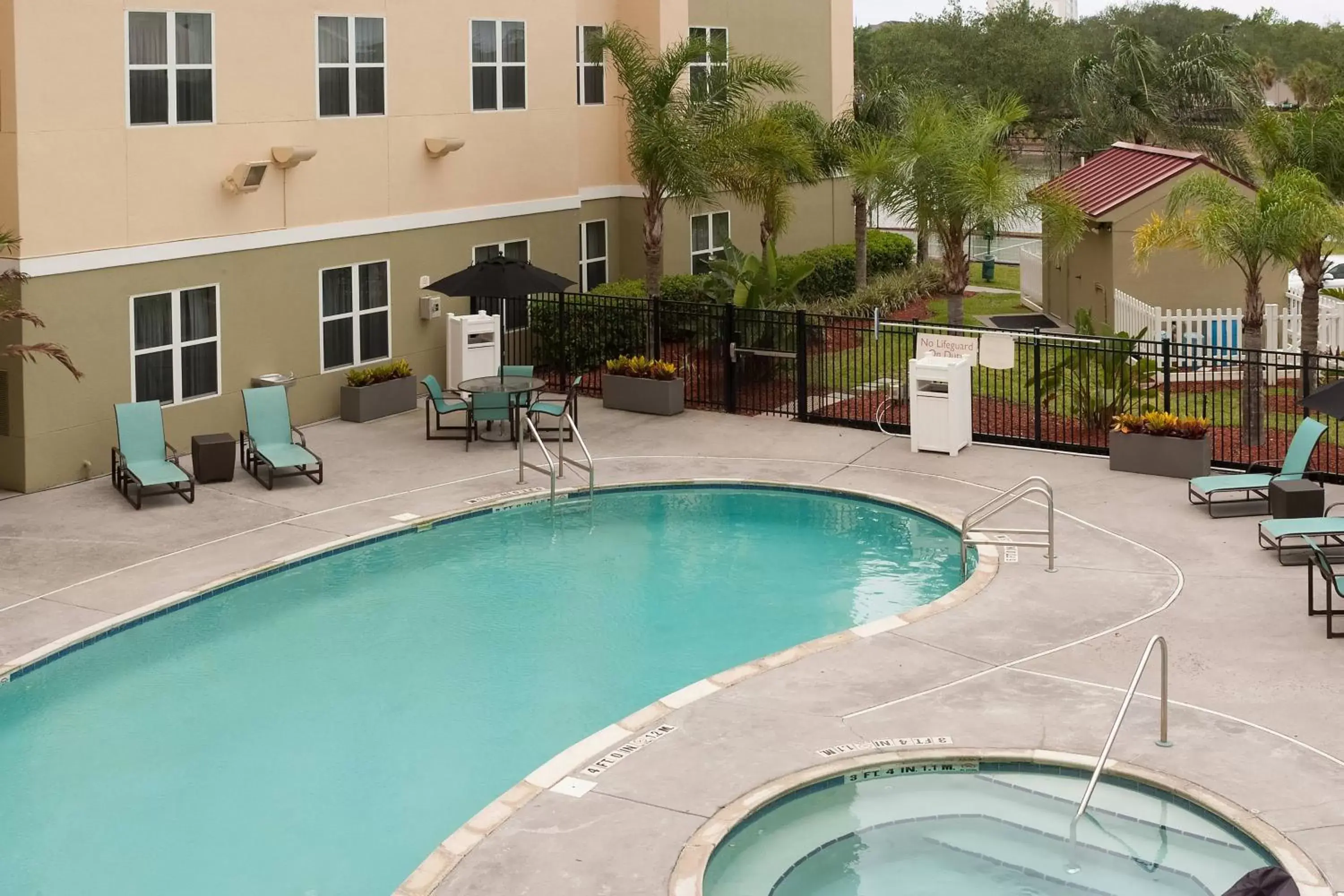 Swimming Pool in Residence Inn Orlando Airport