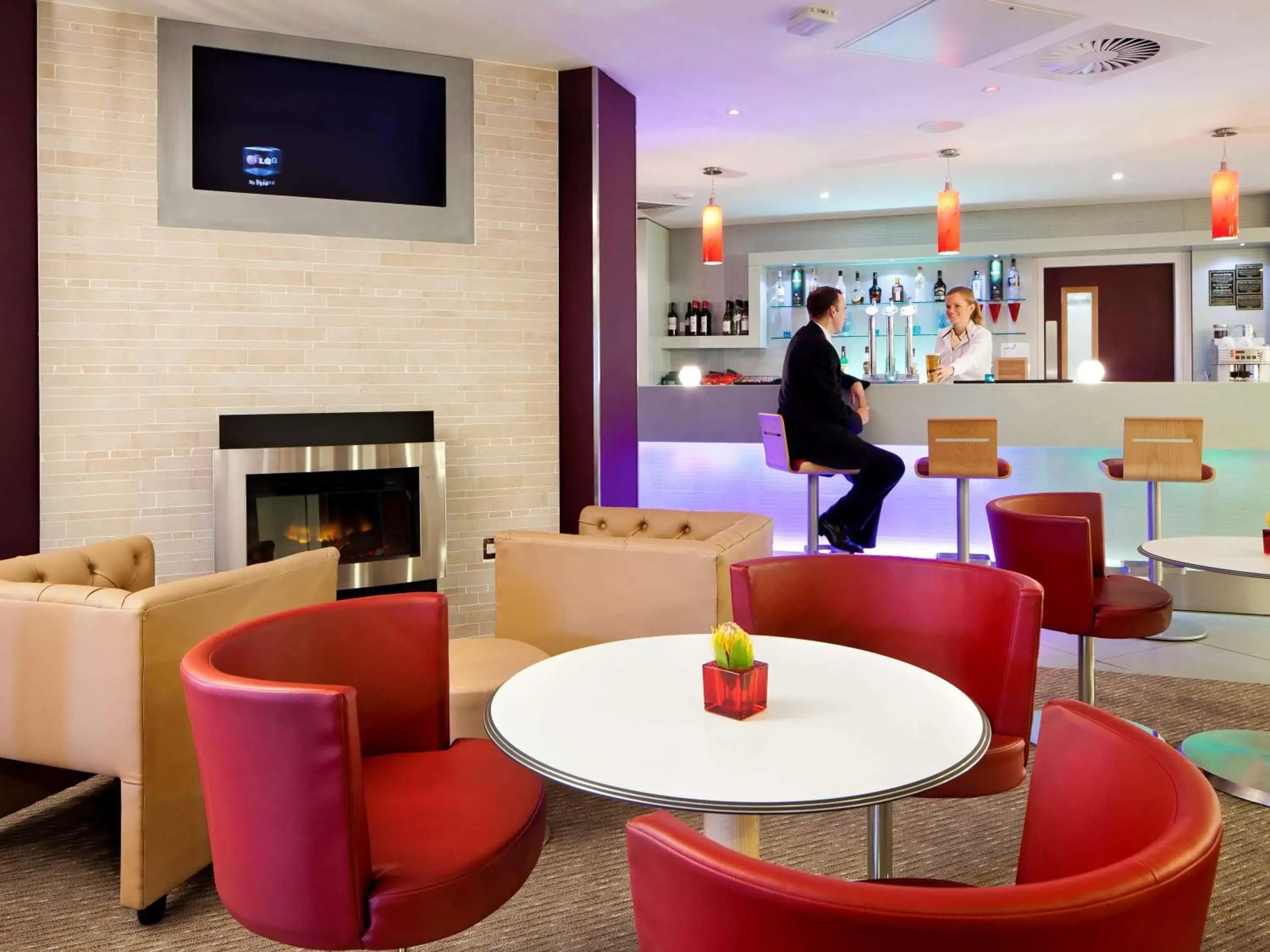 Lounge or bar, Lounge/Bar in ibis Aberdeen Centre – Quayside