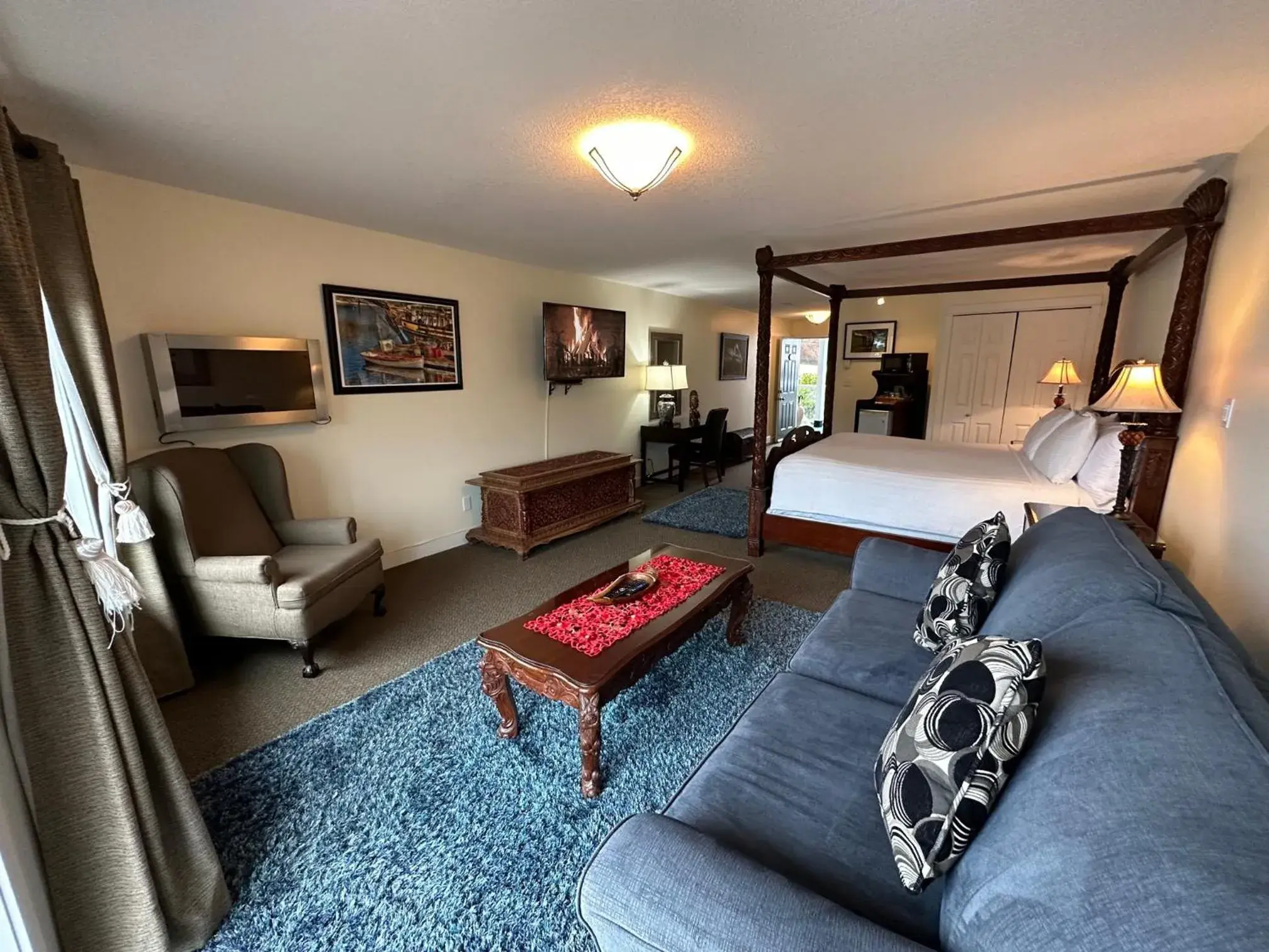 Bedroom in Bayshore Waterfront Inn