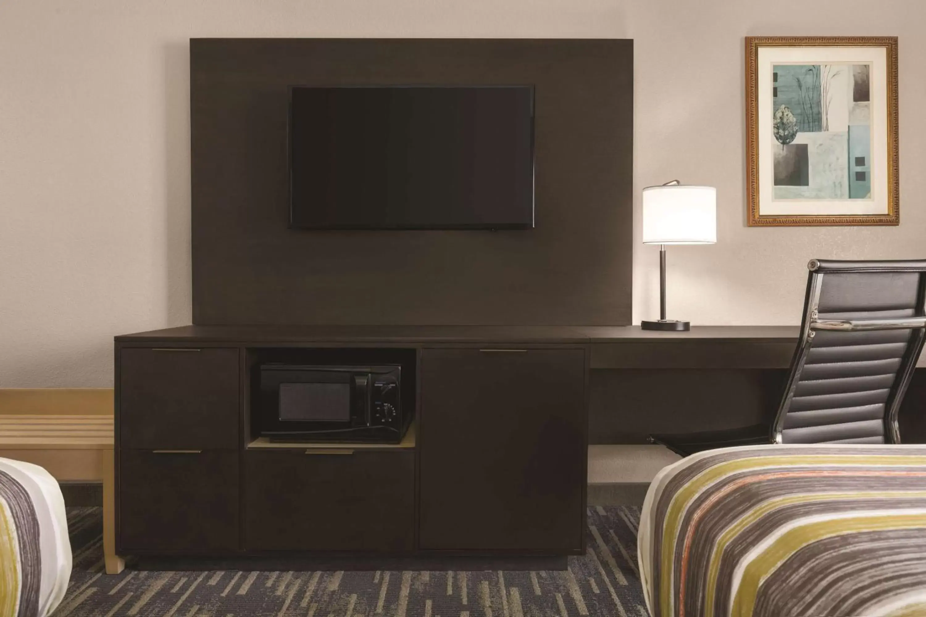 Bedroom, TV/Entertainment Center in Country Inn & Suites by Radisson, Panama City Beach, FL