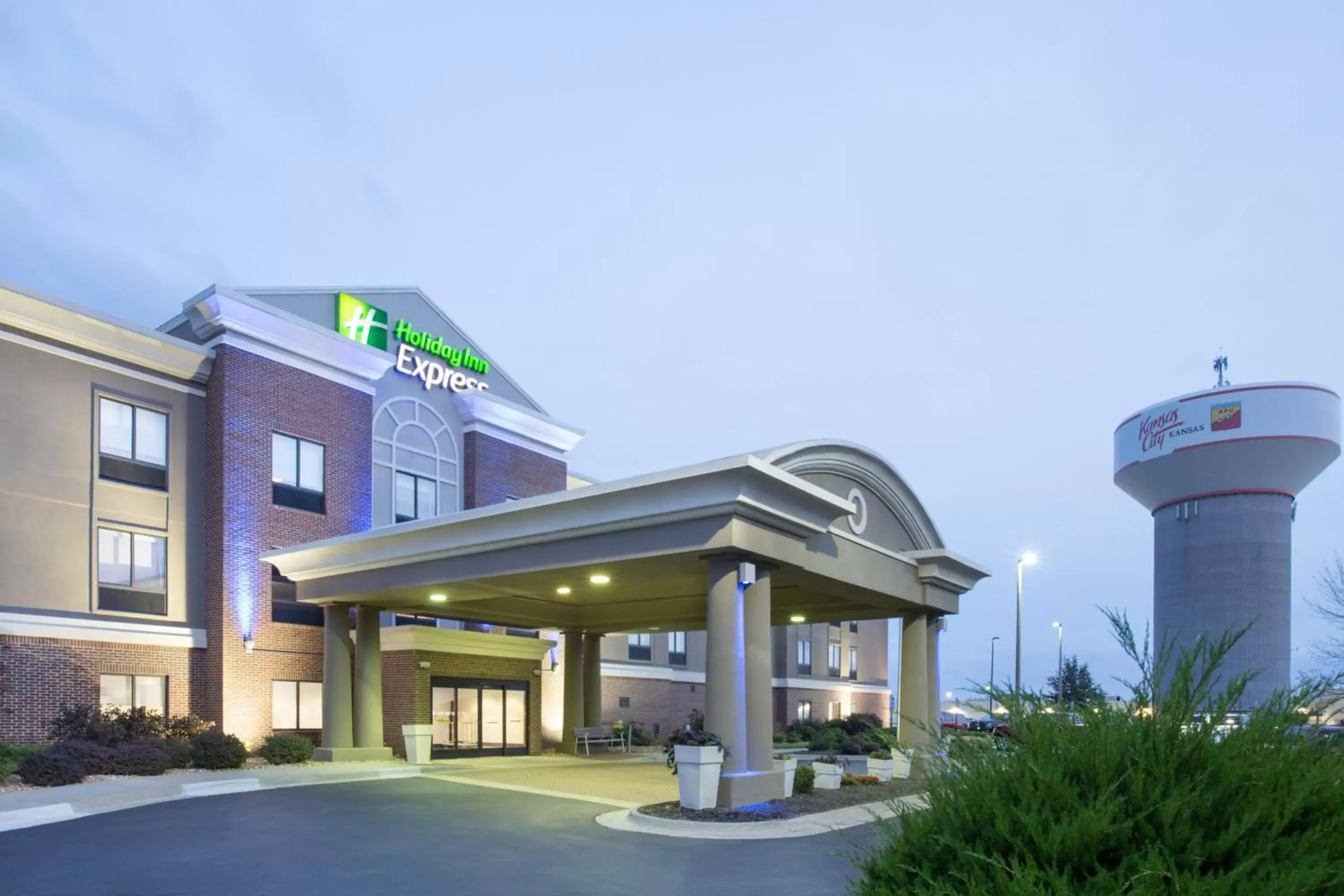 Property Building in Holiday Inn Express Kansas City - at the Legends!, an IHG Hotel