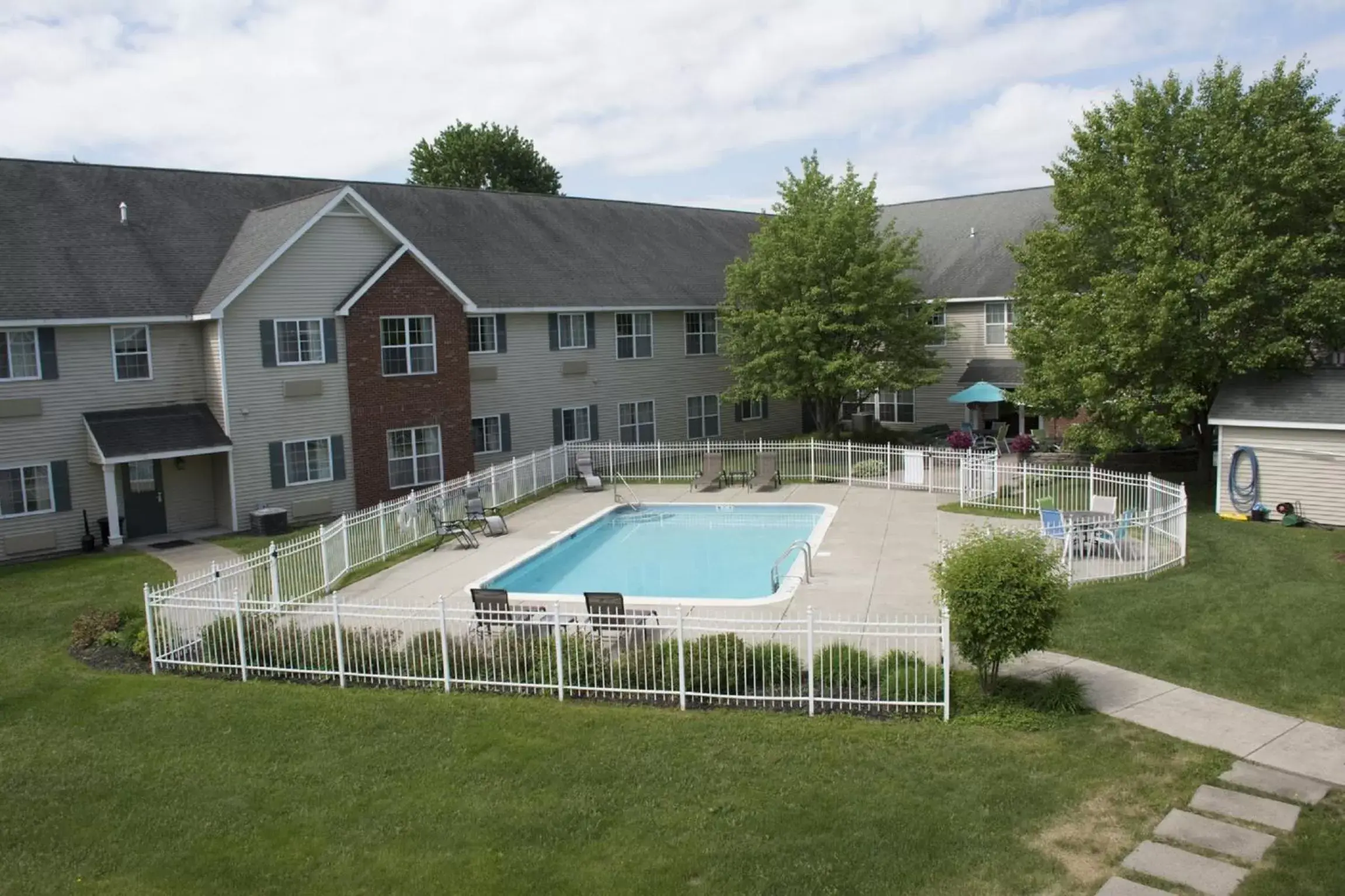 Bird's eye view, Swimming Pool in Cresthill Suites Syracuse