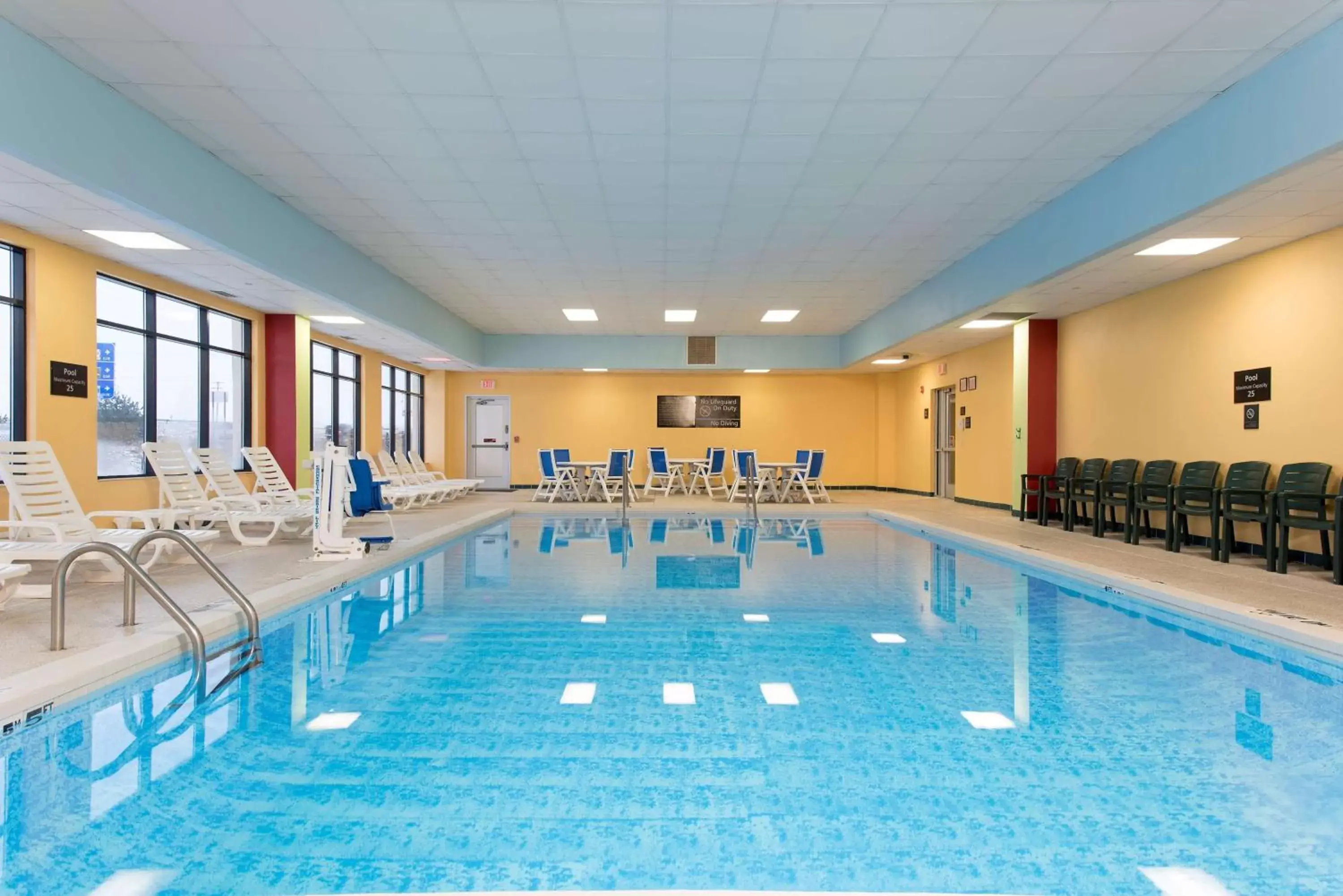 Pool view, Swimming Pool in Hampton Inn Grand Rapids-South