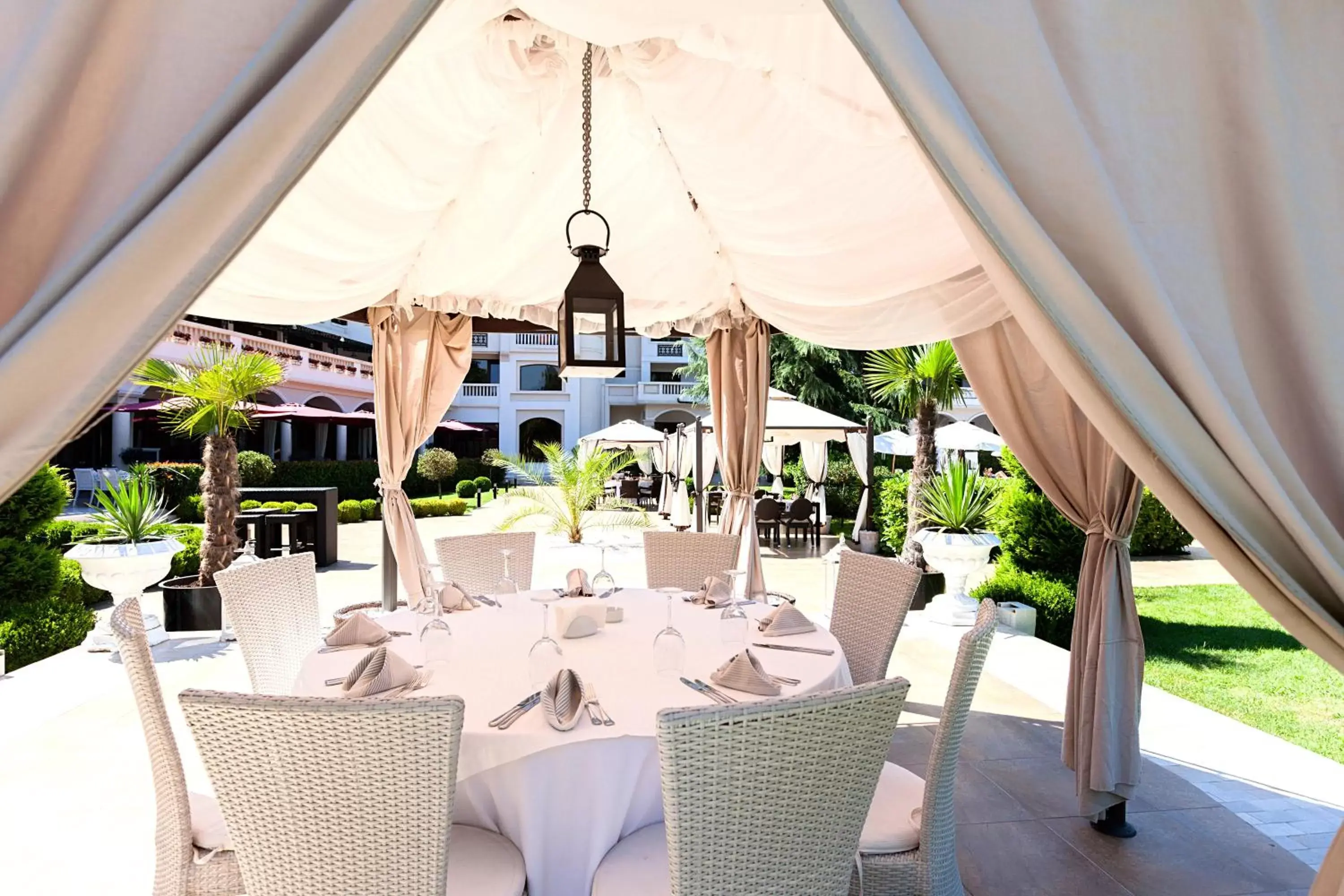 Patio, Restaurant/Places to Eat in Primoretz Grand Hotel & Spa