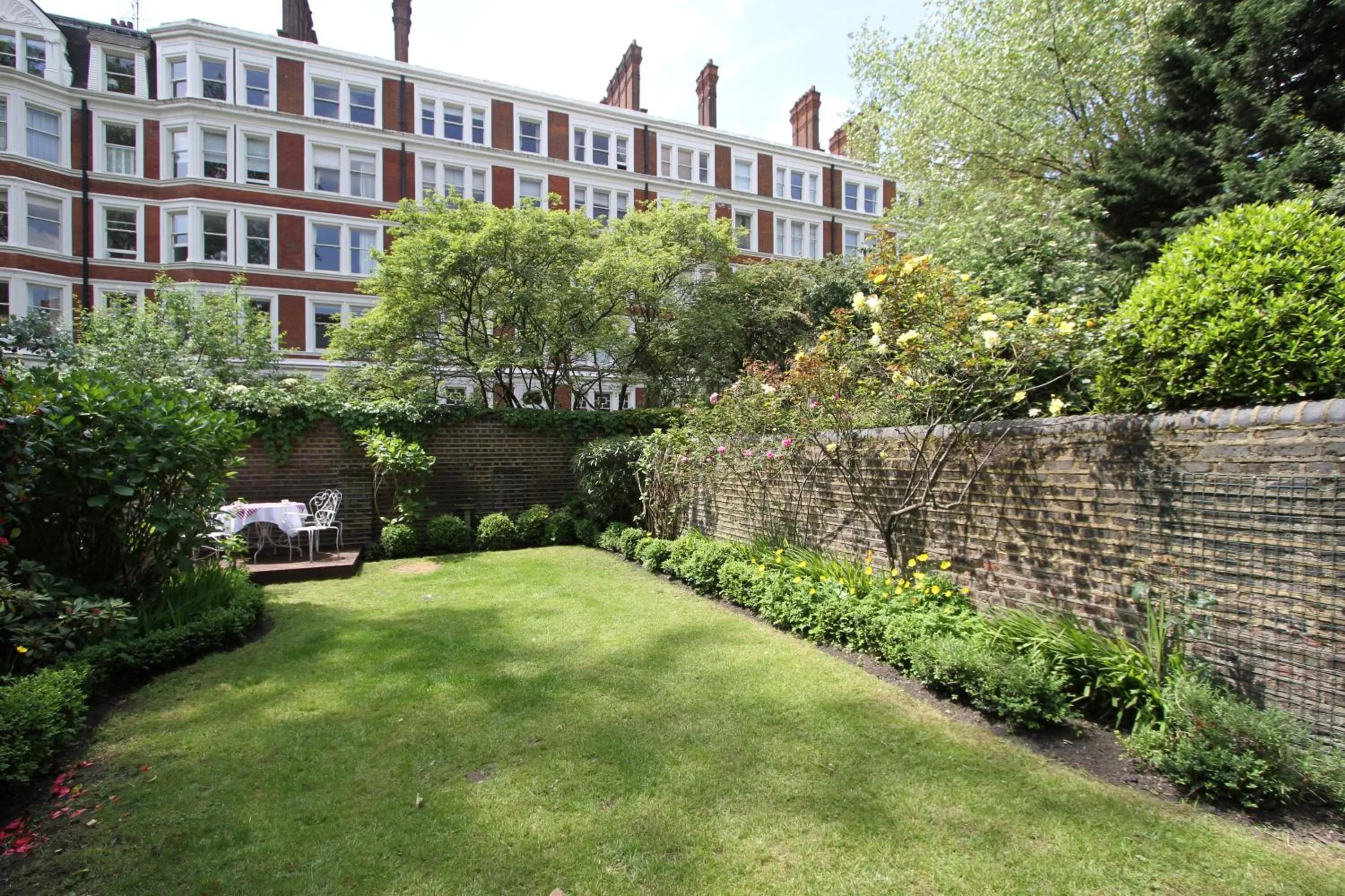 Property building in Ridgemount Hotel