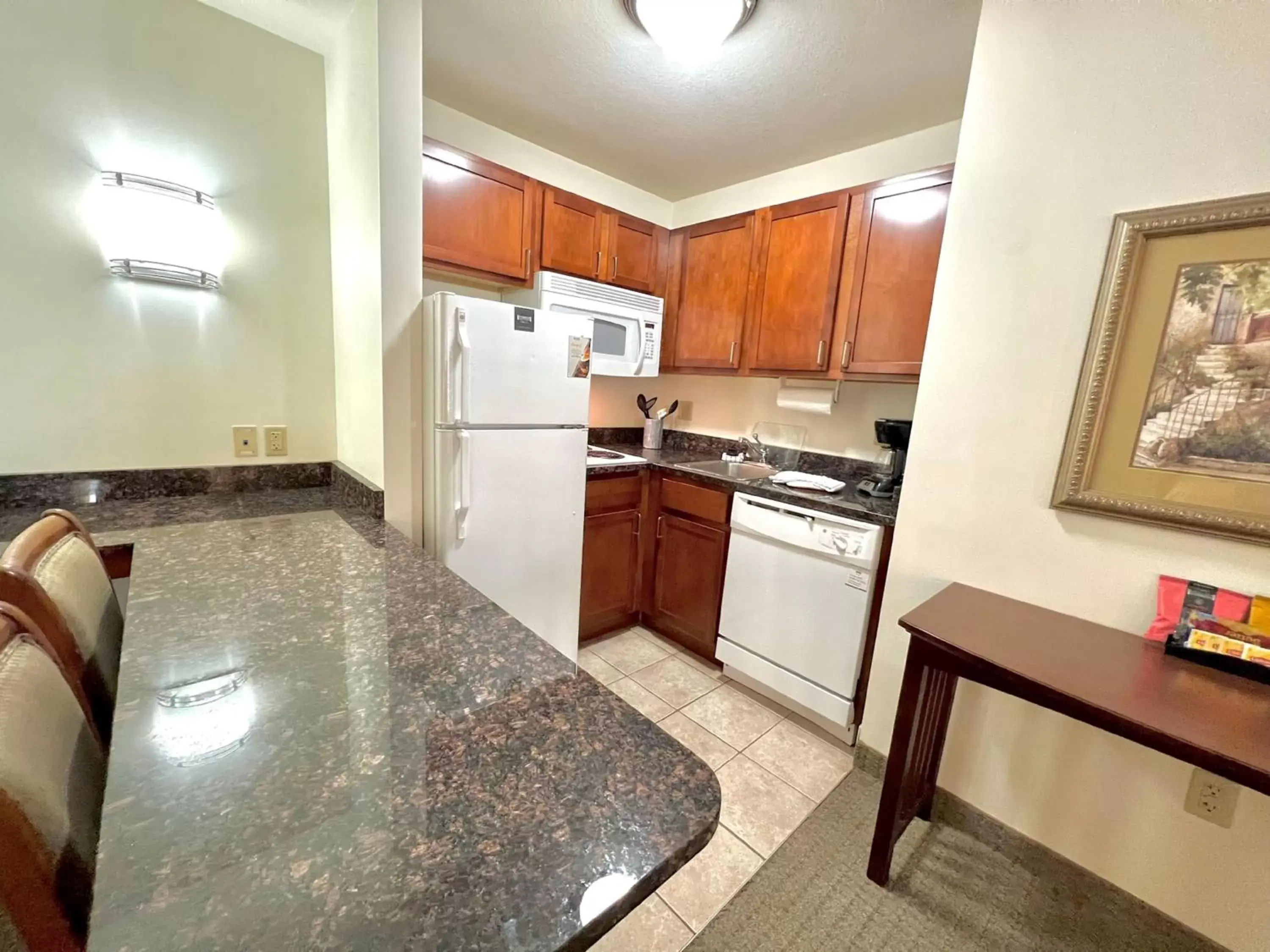 Photo of the whole room, Kitchen/Kitchenette in Staybridge Suites Detroit-Novi