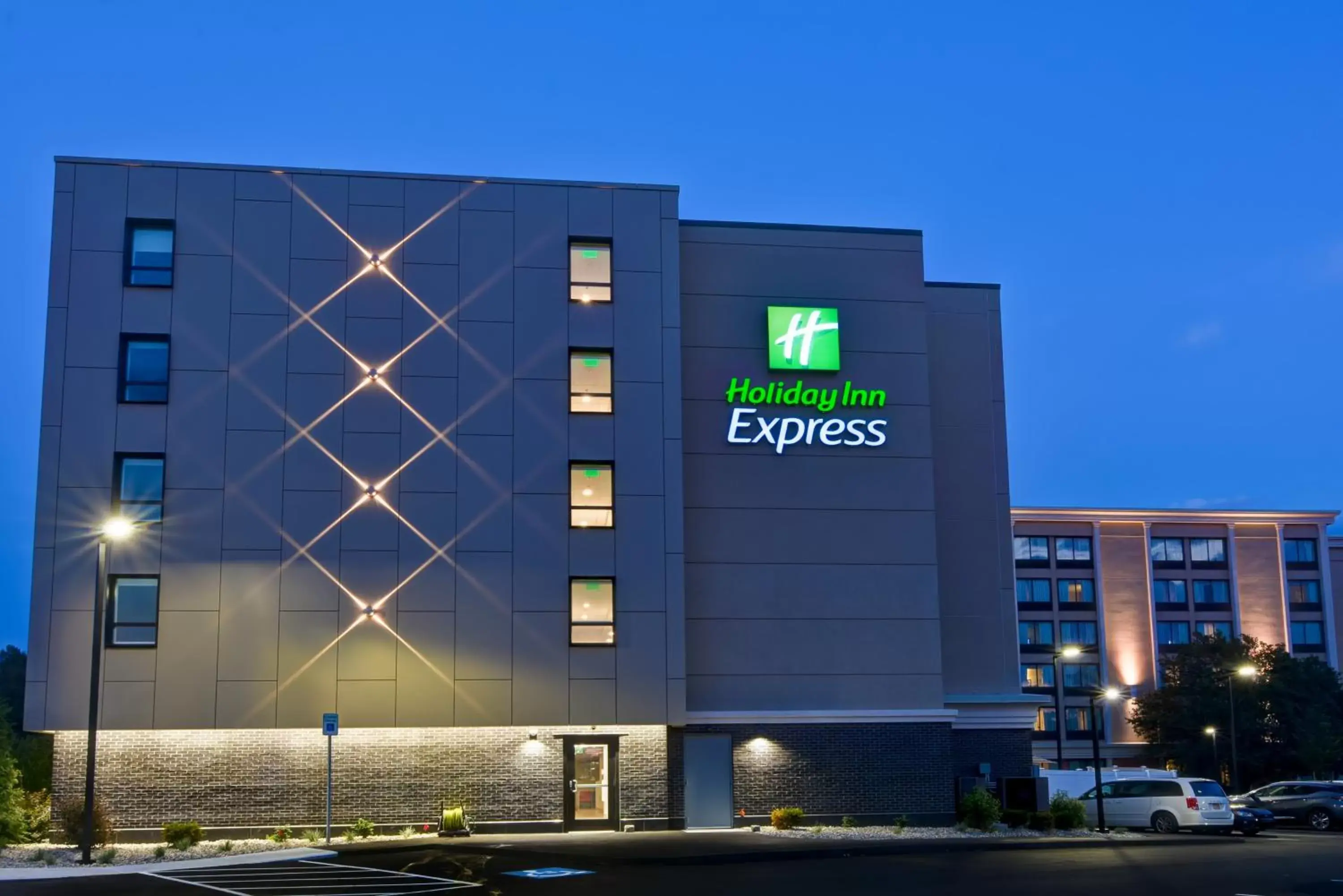 Property Building in Holiday Inn Express Boston, an IHG Hotel