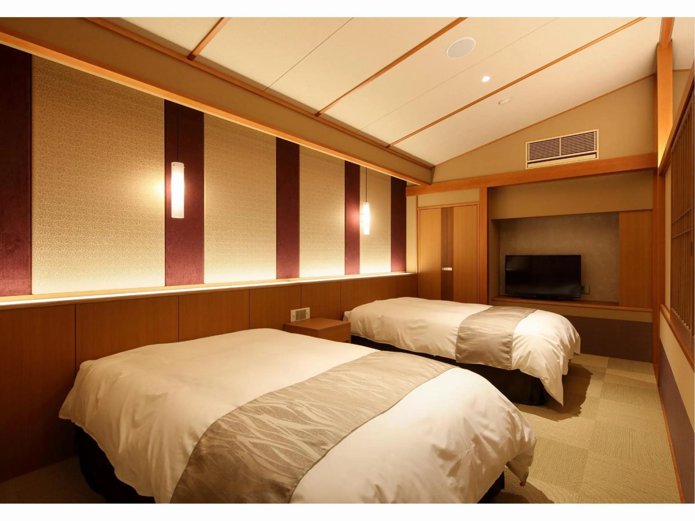Photo of the whole room, Bed in Okuno Hosomichi
