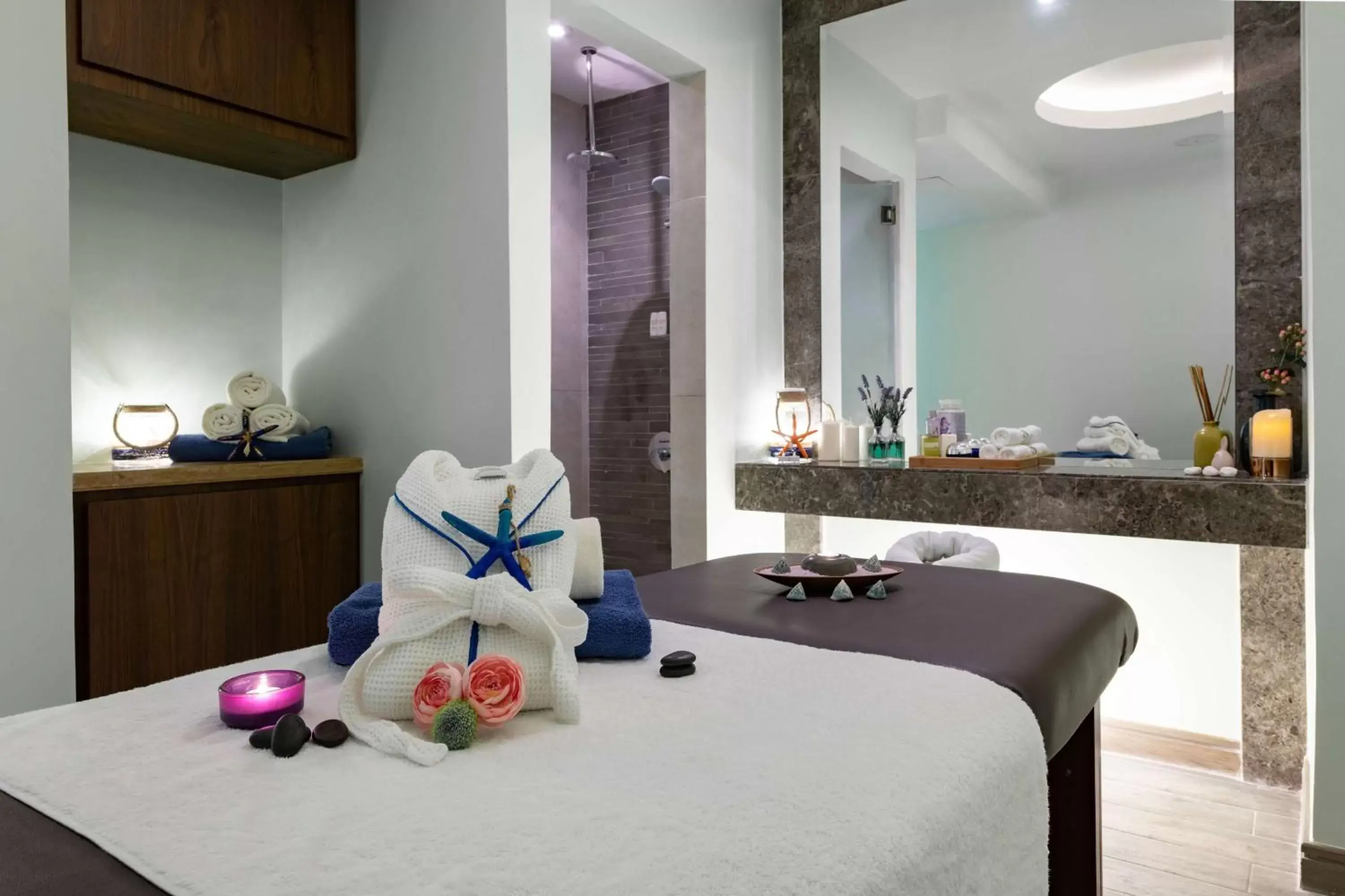 Property building in Radisson Blu Hotel, Jeddah Al Salam Property building in Radisson Blu Hotel, Jeddah Al Salam