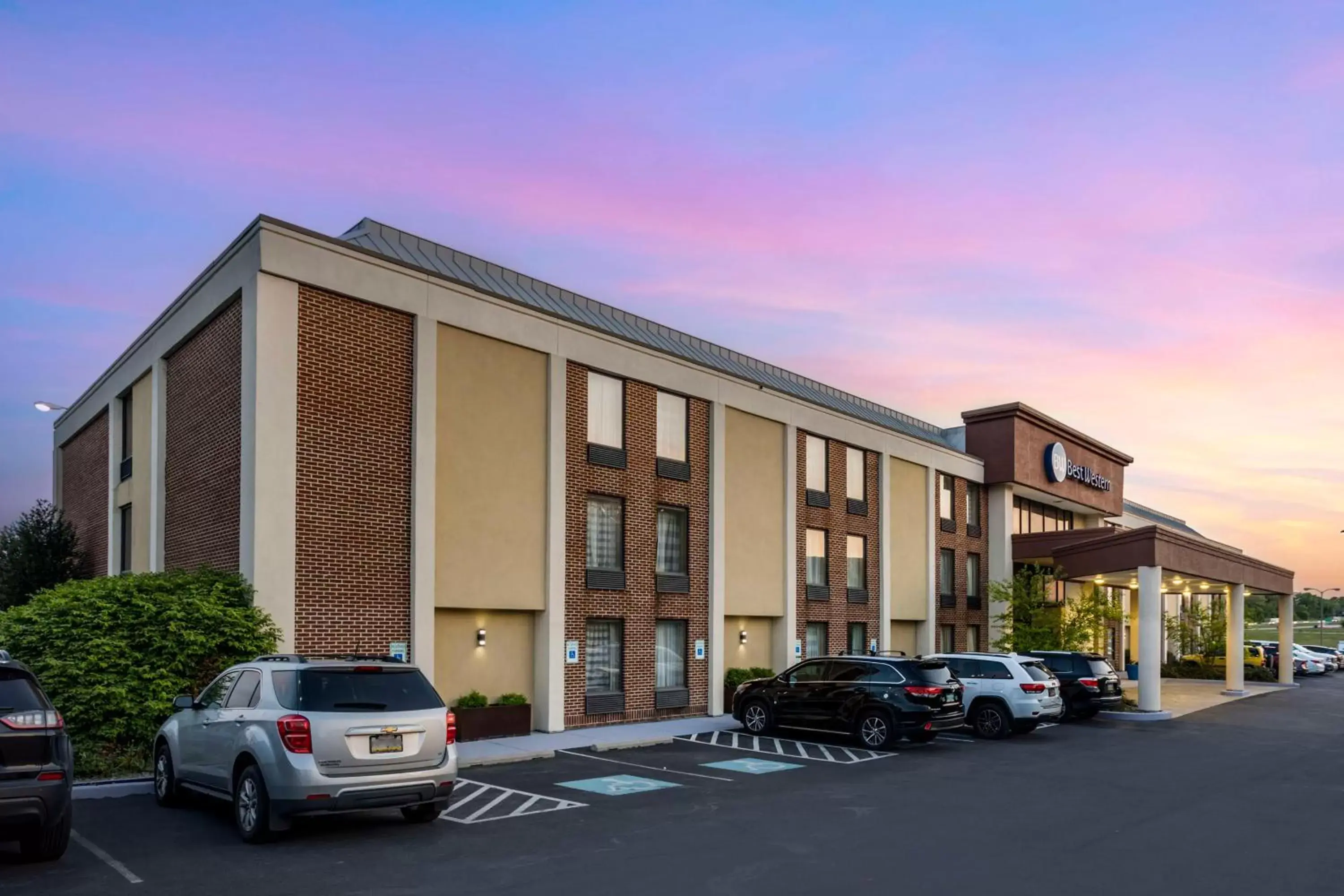 Property Building in Best Western Harrisburg North Hotel