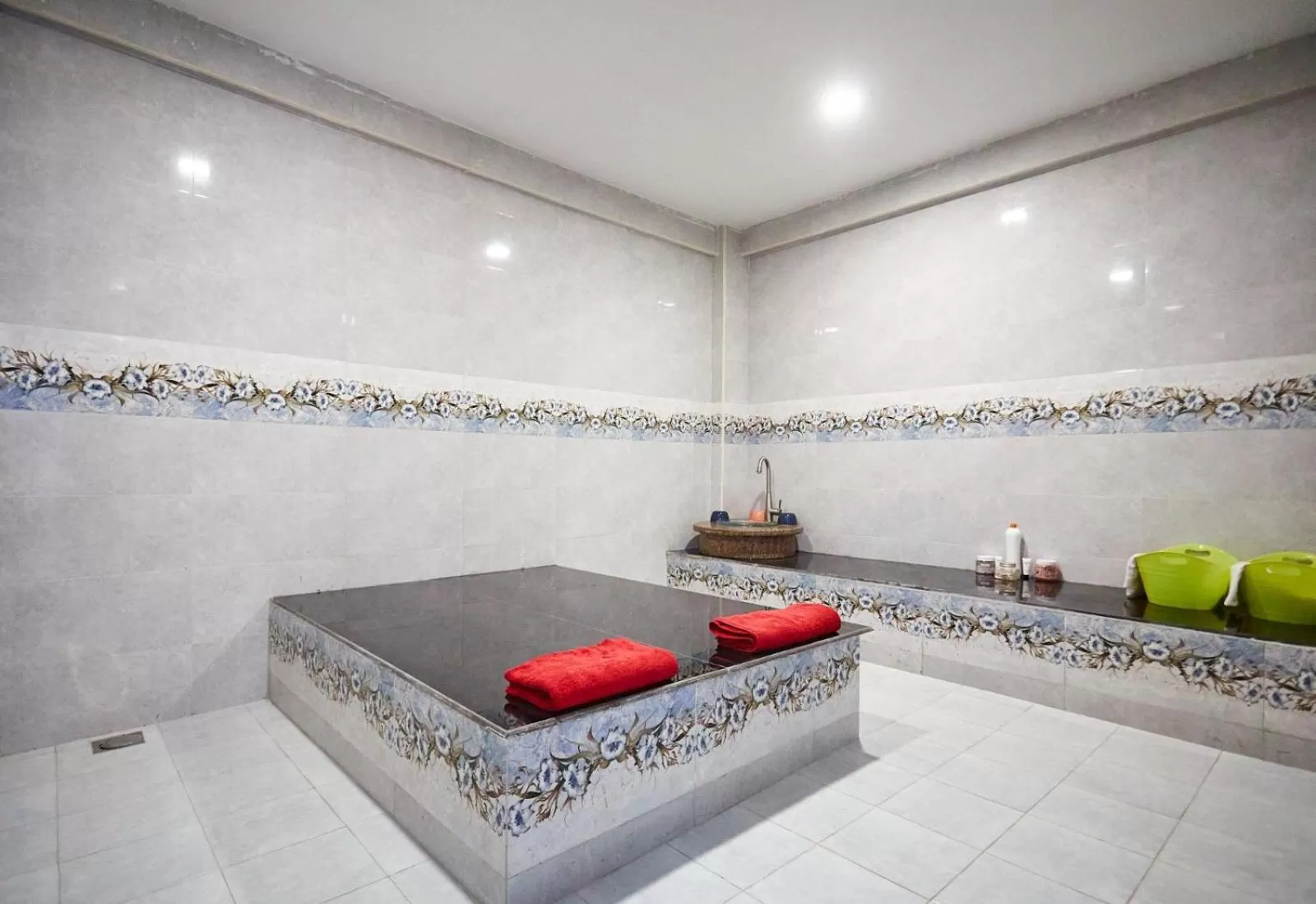 Spa and wellness centre/facilities in Canary Nungwi Hotel & Free SPA