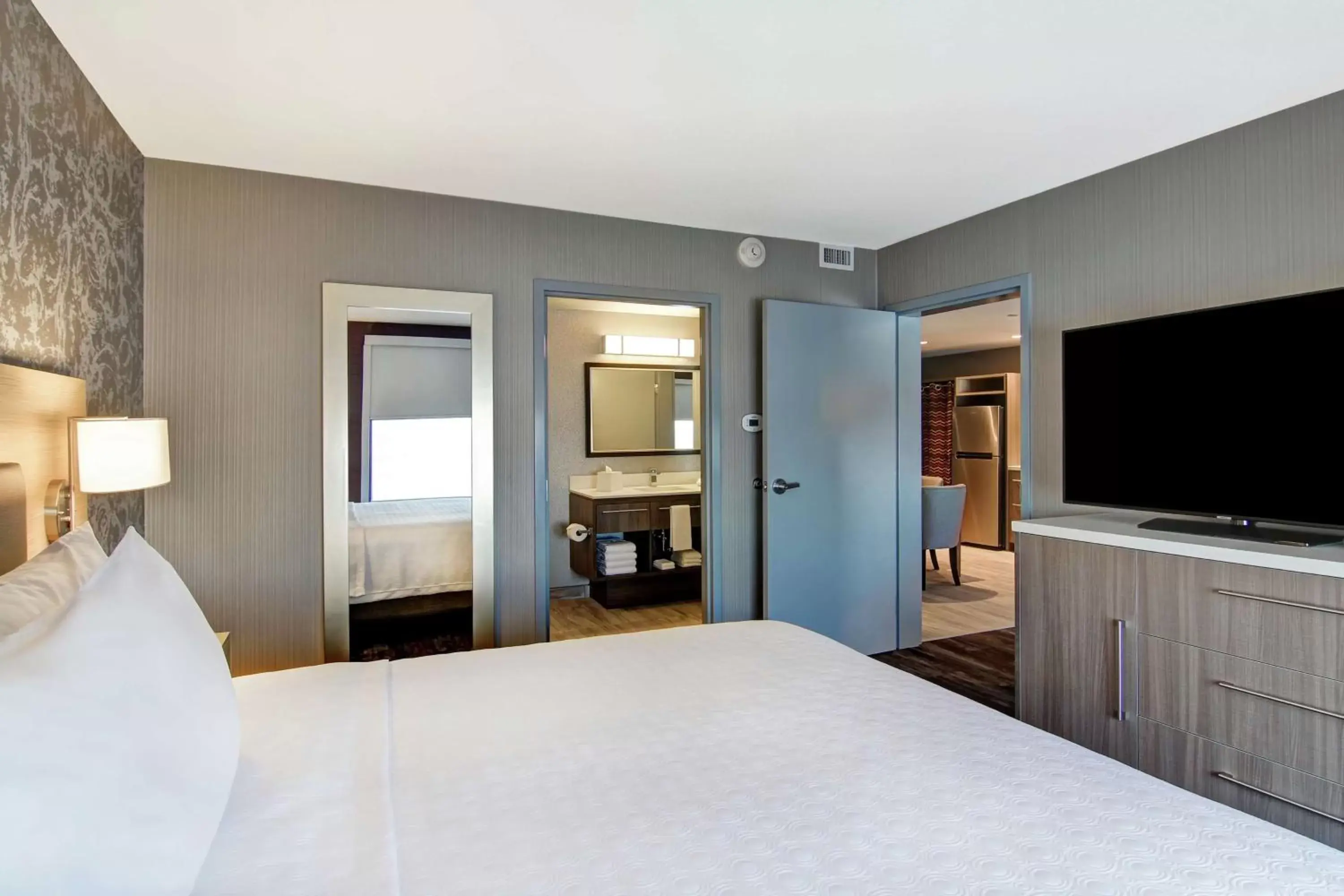 Bedroom, Bed in Home2 Suites By Hilton Edmonton South