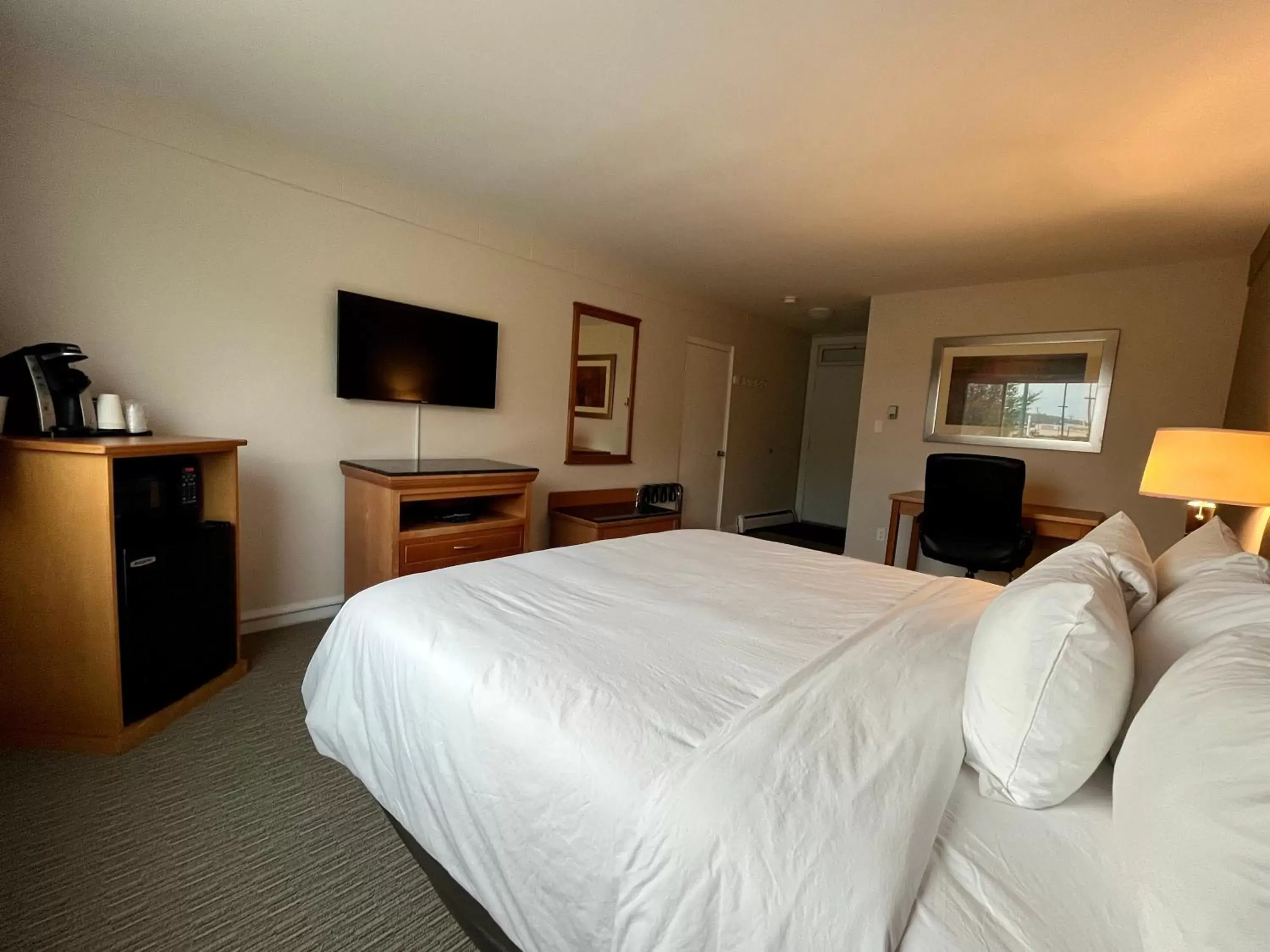 Bed in Anavada Inn & Suites - Prince George