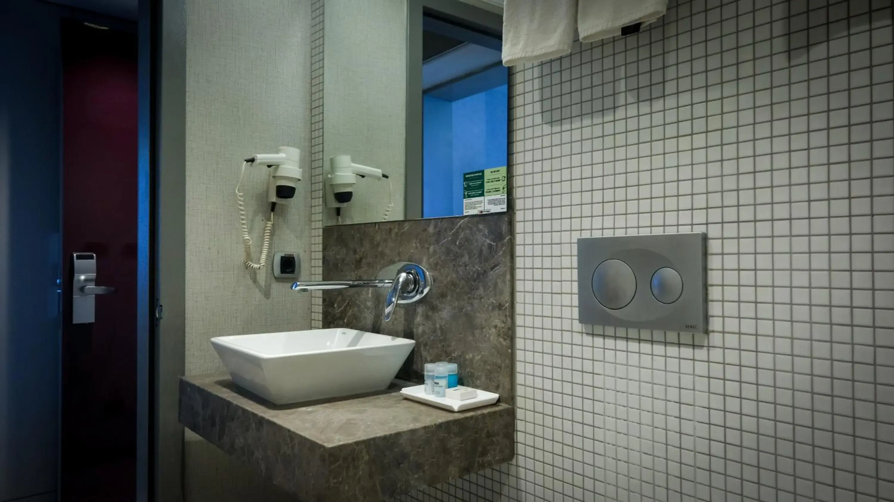 Shower, Bathroom in Kervansaray Bursa City Otel