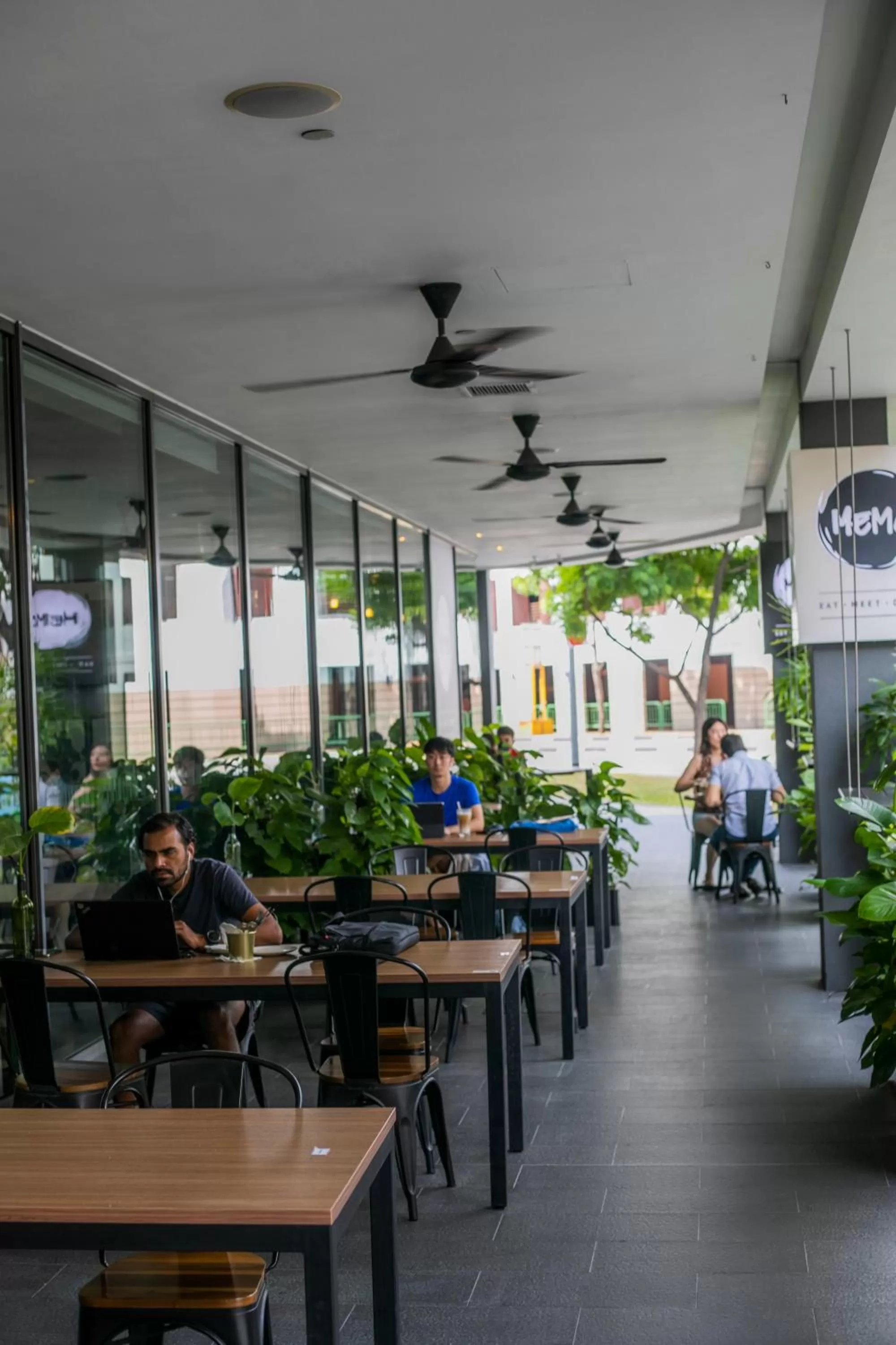 Restaurant/places to eat in Studio M Hotel