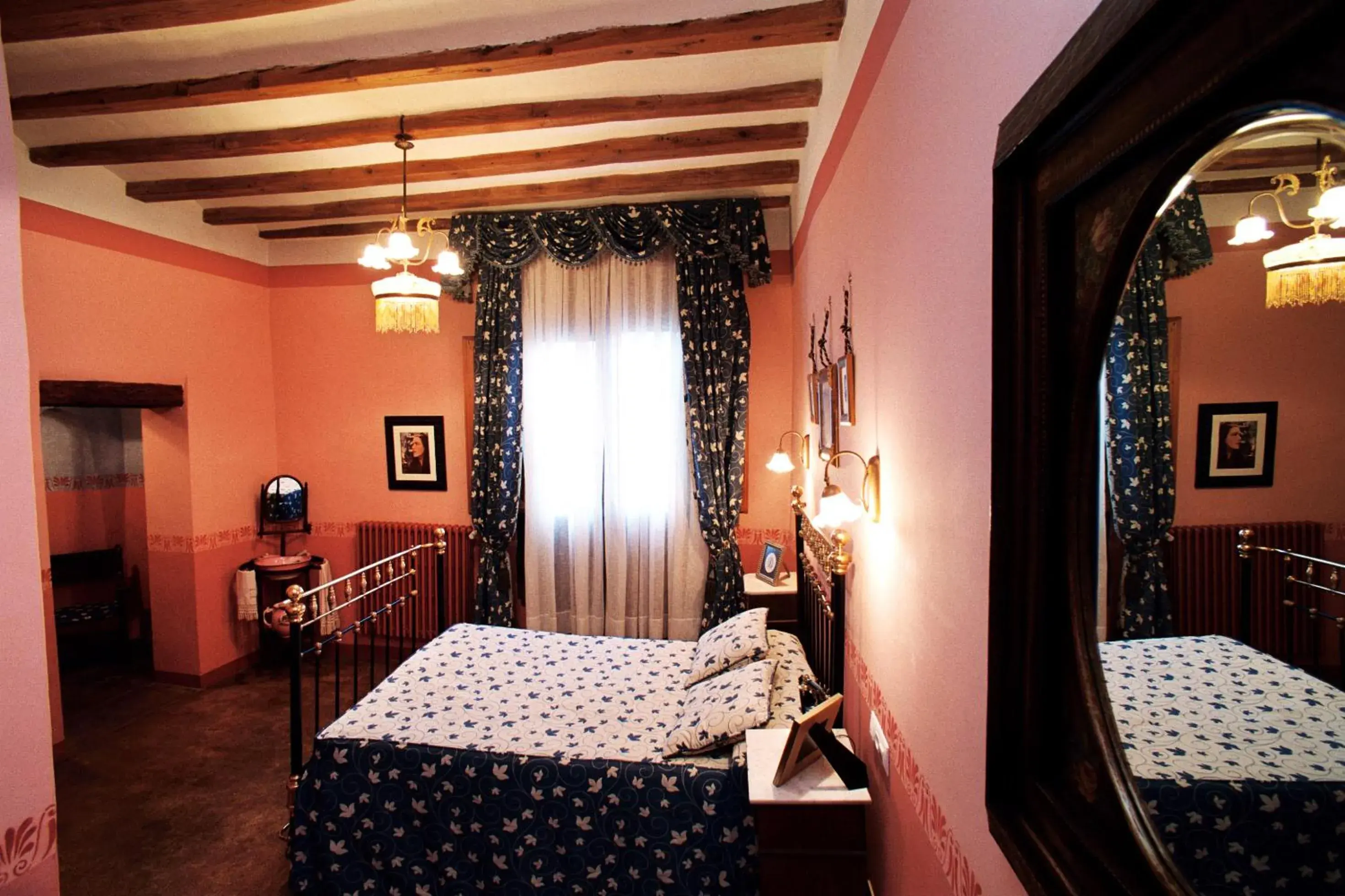 Photo of the whole room, Bed in Hospederia Meson de la Dolores