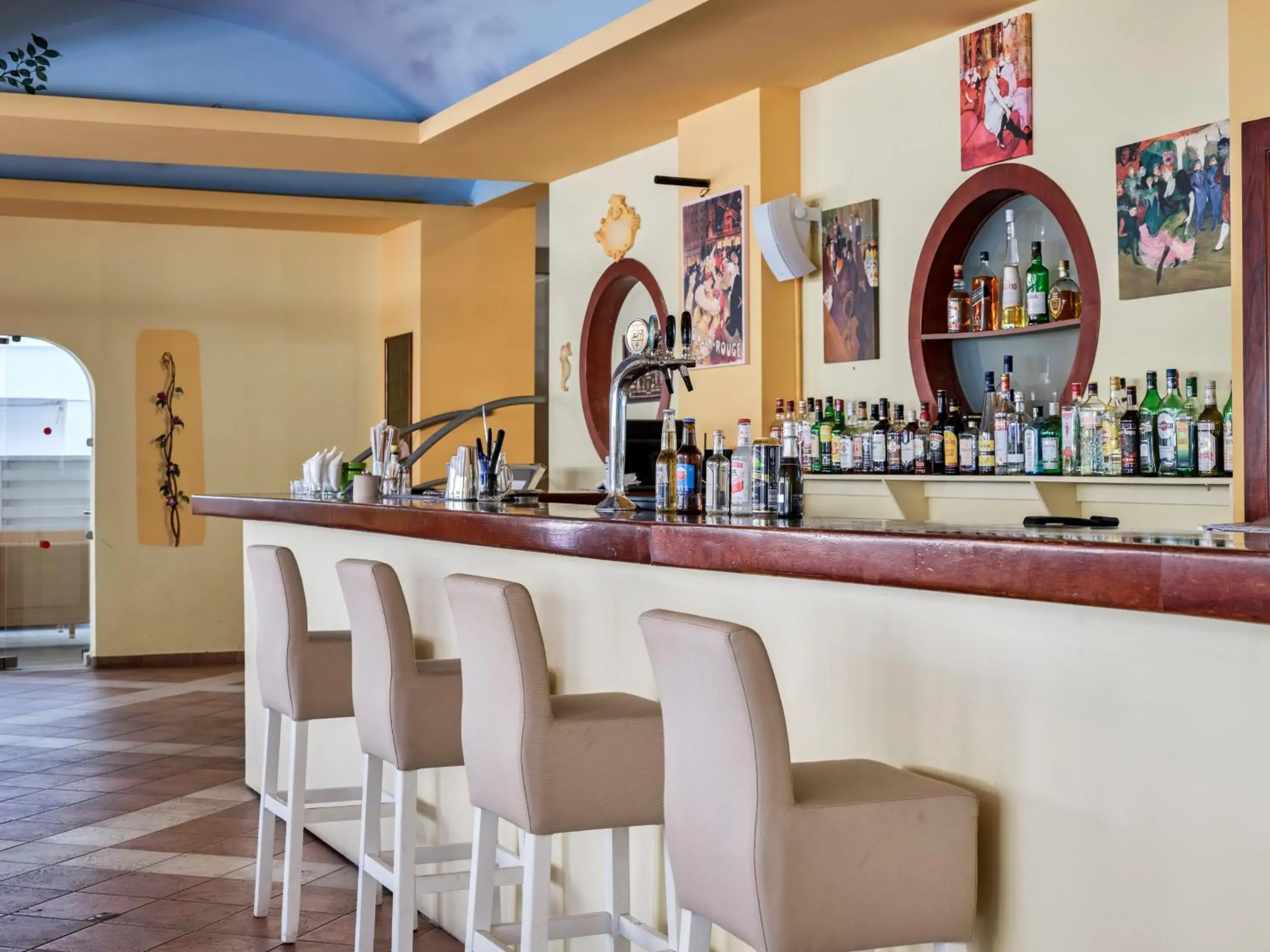 Lounge or bar in Pearl Hotel Lounge or bar in Pearl Hotel