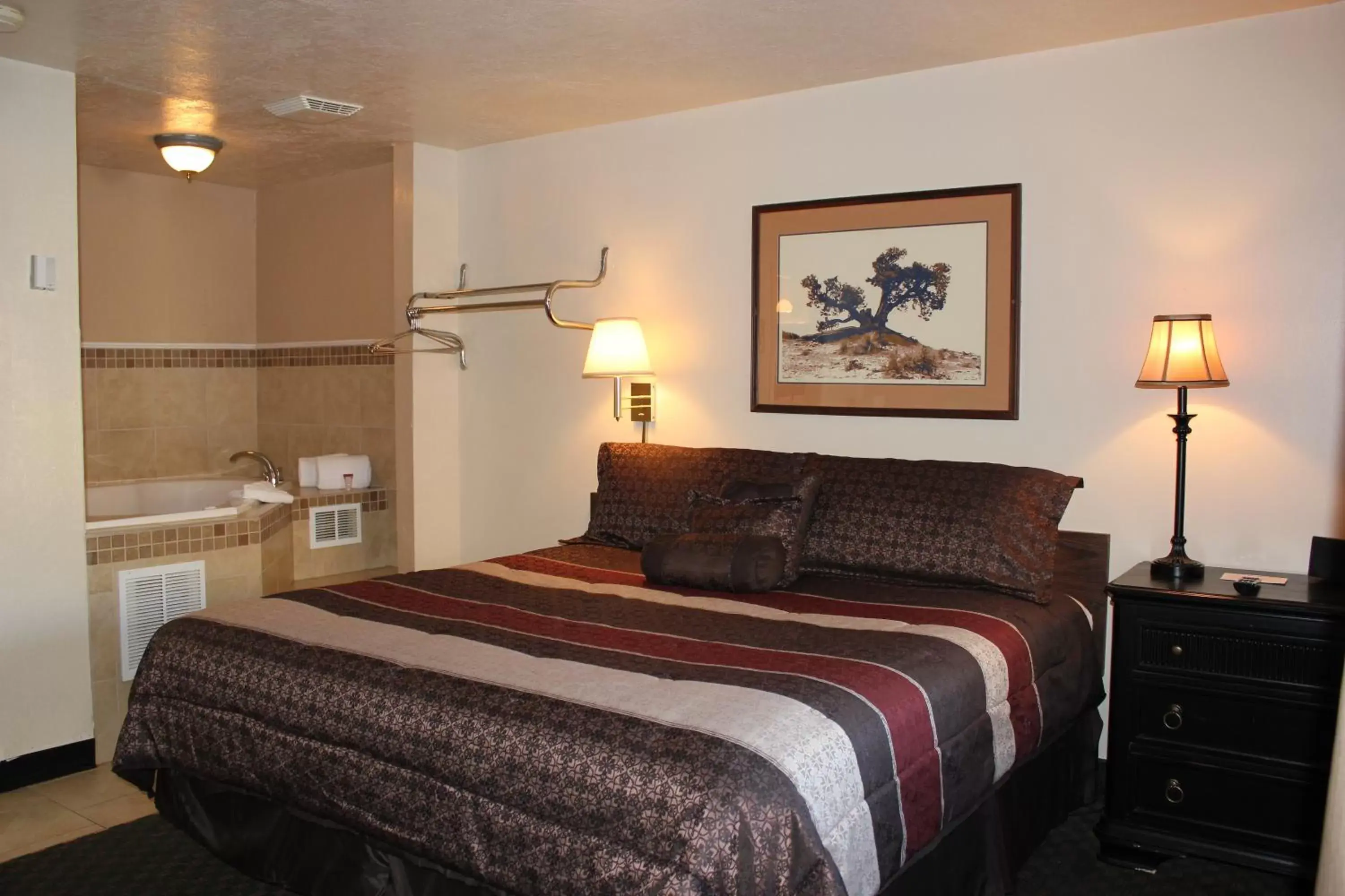 Suite with Jacuzzi in Lava Spa Motel & RV Suite with Jacuzzi in Lava Spa Motel & RV